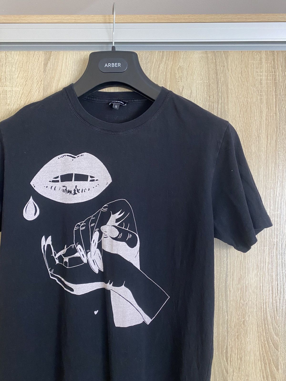 Diesel × Vintage 🔥 Diesel Vintage Art Hands Girl T Shirt Y2K Graphic Print Size US S / EU 44-46 / 1 - 4 Thumbnail