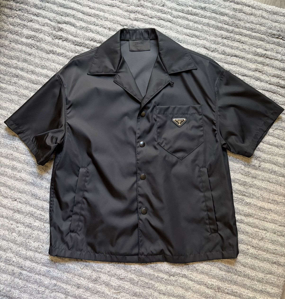 Prada Re-Nylon Oversized Short-sleeved Shirt Size US S / EU 44-46 / 1 - 1 Thumbnail