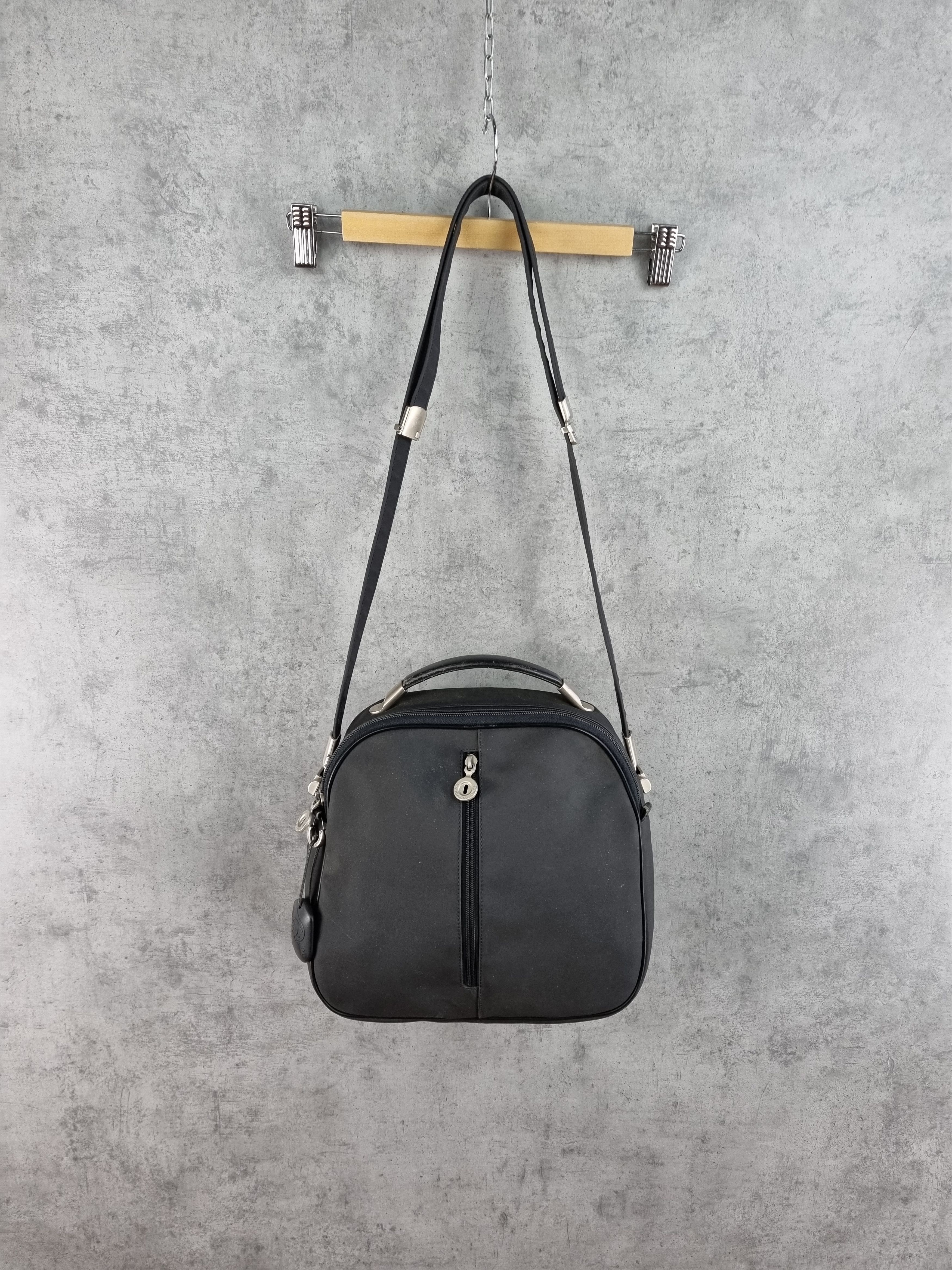 Japanese Brand × Mandarina Duck Mandarina Duck Mellow Tabi Bag Maison Margiela Style Size ONE SIZE - 2 Thumbnail