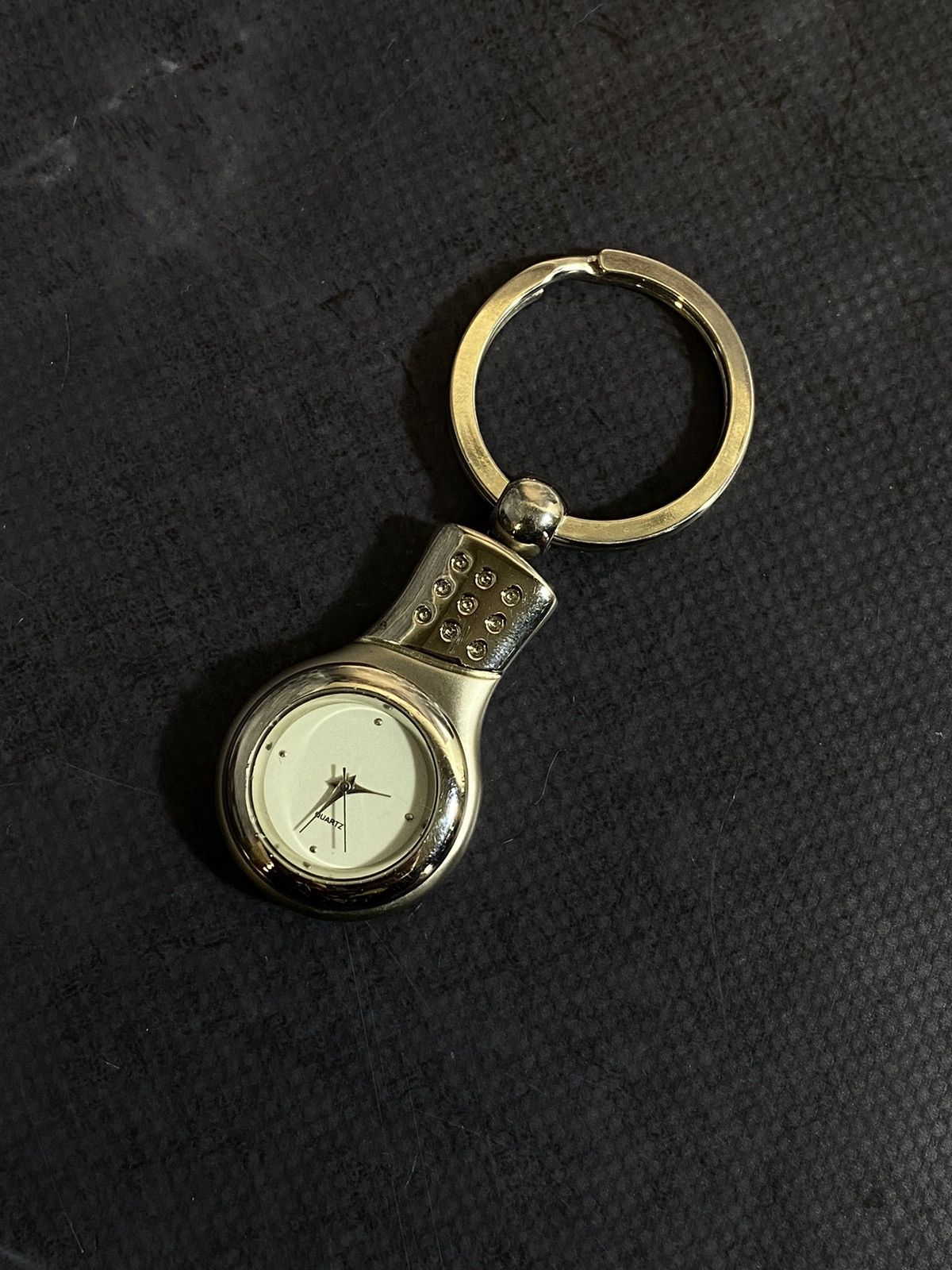 Jewelry × Vintage Vintage Keychain Watch with White Dial Japanese Brand ✨ Size ONE SIZE - 1 Thumbnail