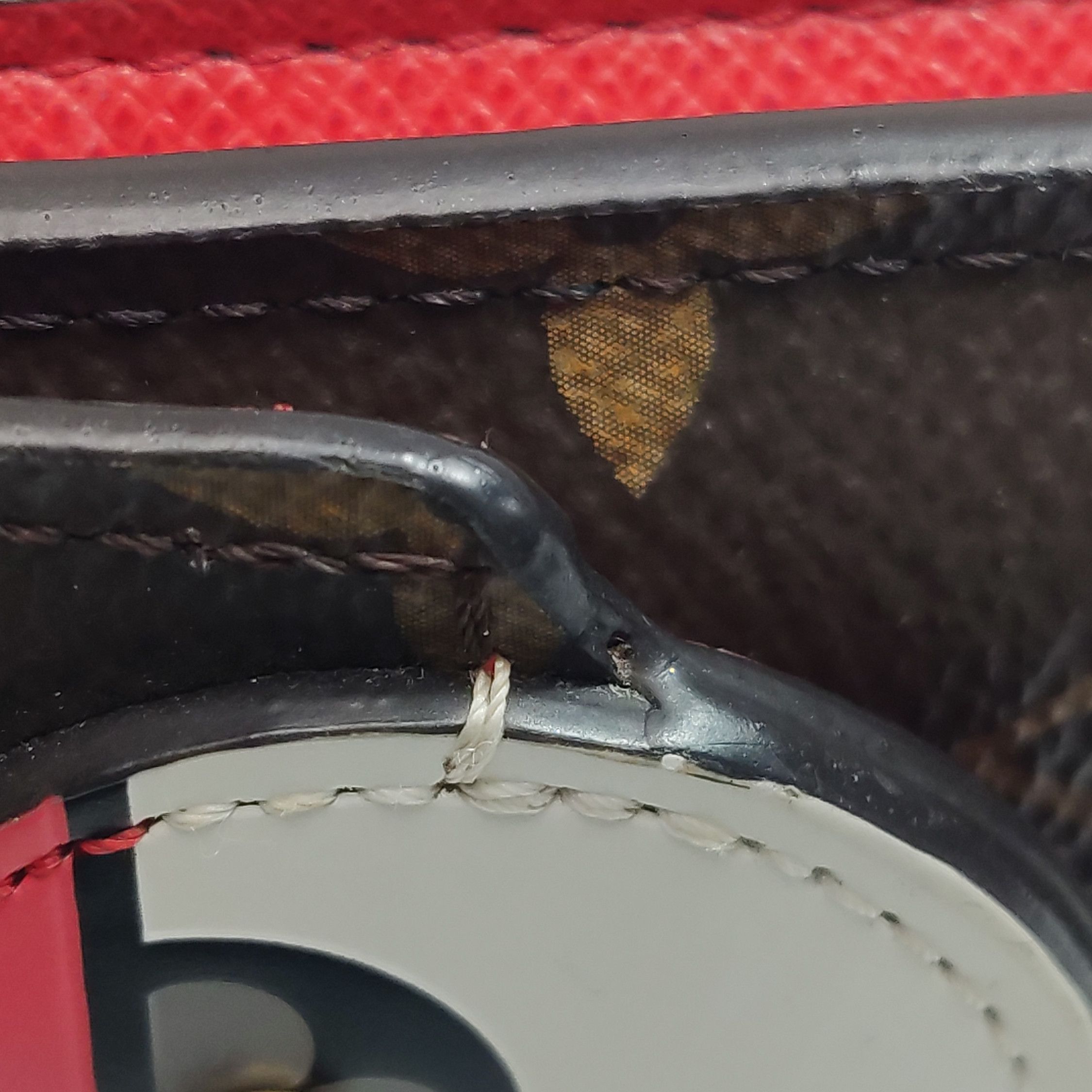 Louis Vuitton Louis Vuitton (LV) Victorine leather colorblock bird patter Size ONE SIZE - 8 Thumbnail