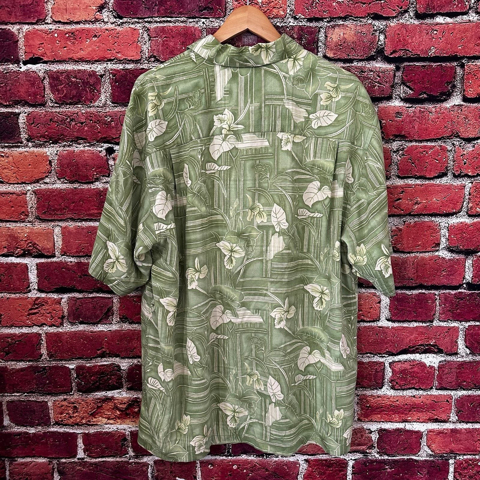 Tommy Bahama Tommy Bahama button-down short sleeve Shirt 100% silk Size US XL / EU 56 / 4 - 7 Thumbnail