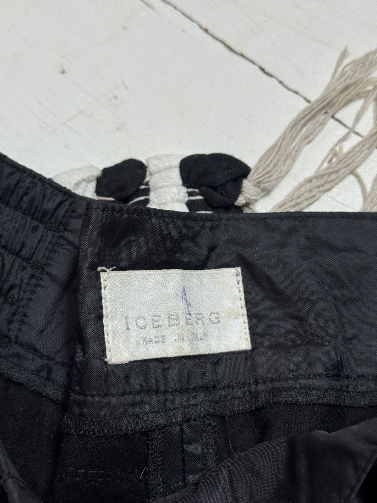 Iceberg VINTAGE ICEBERG NYLON AVANT GARDE PANTS Size 26" / US 2 / IT 38 - 7 Thumbnail