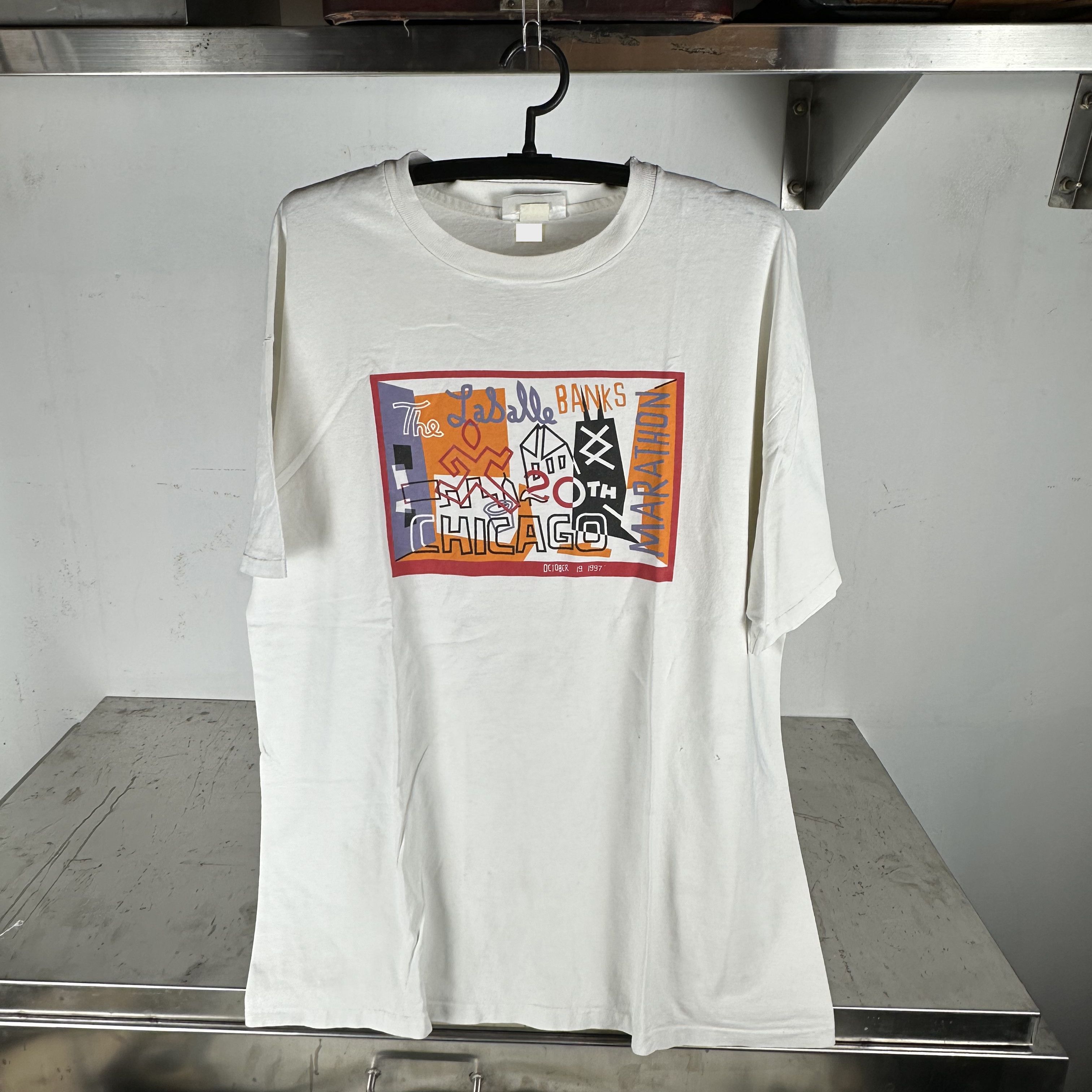 Vintage 1997 The Lasalle Banks Marathon New Balance Chicago Art Tee Size US XL / EU 56 / 4 - 1 Thumbnail