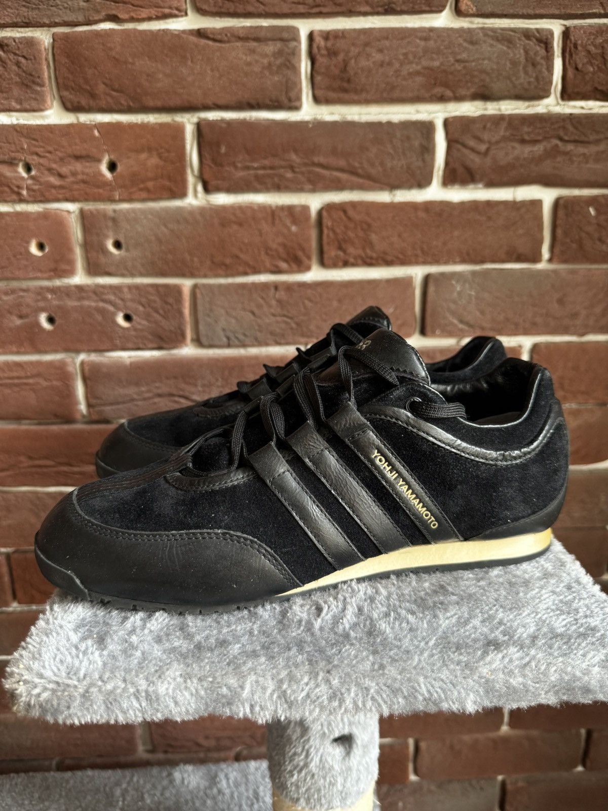yosshi　③ Y-3 Yohji Yamamoto Kyasu Overboot in Black | FWRD