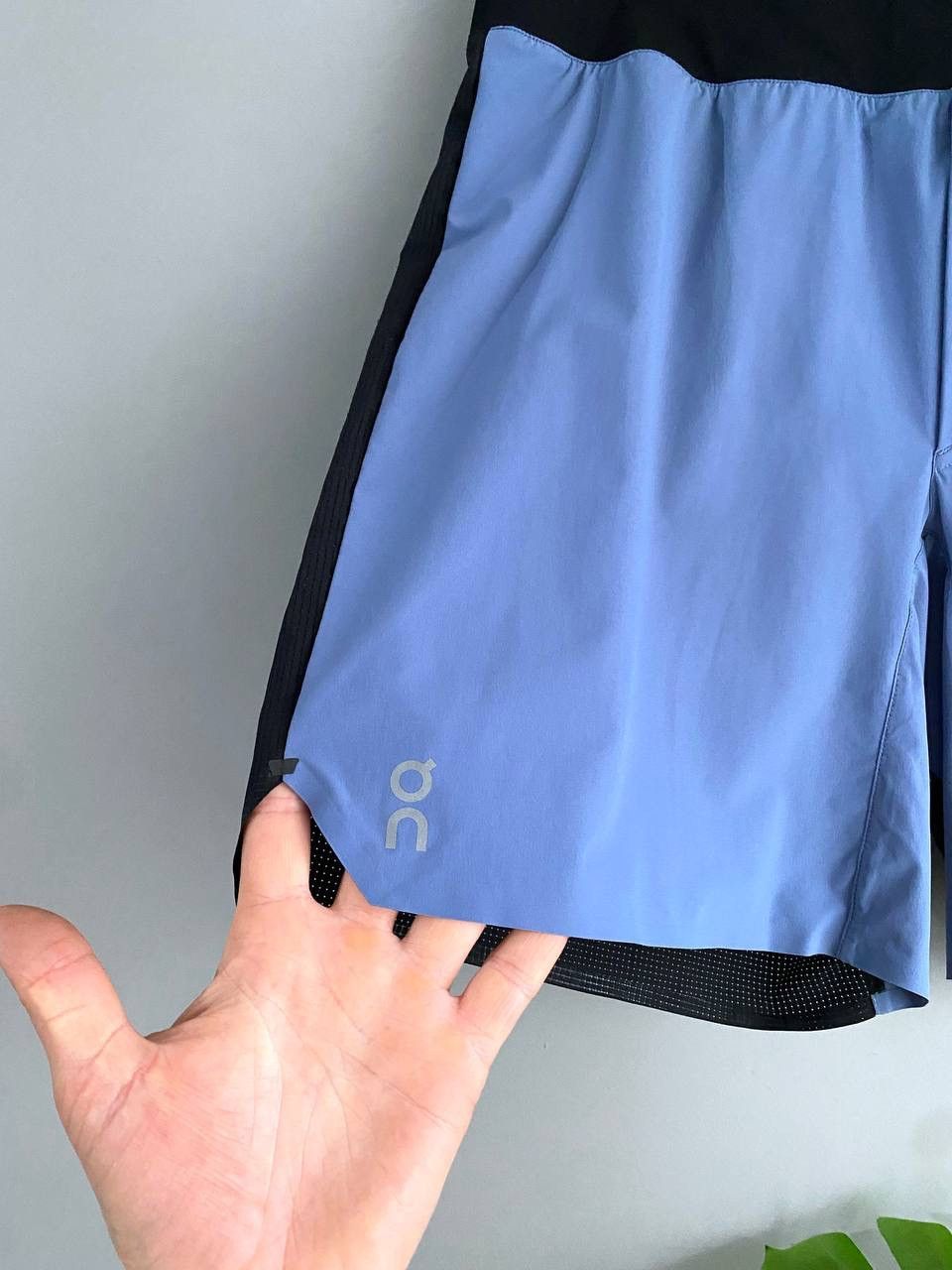 On On Cloud Running Swiss Lightweight Men's Shorts, Size M/W32 Size US 32 / EU 48 - 5 Thumbnail