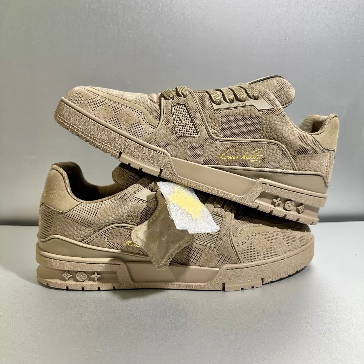 Louis Vuitton Louis Vuitton Trainer Light Monogram US10/EU44 X4127 Size US 11 / EU 44 - 3 Thumbnail