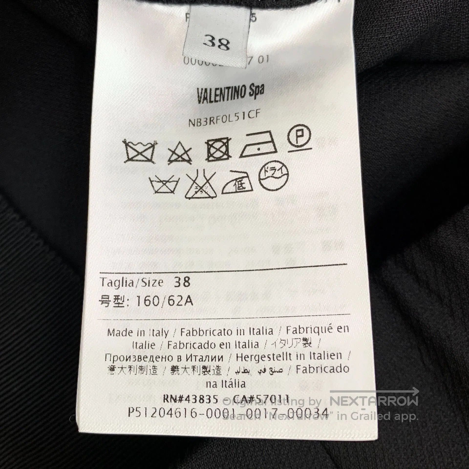 Valentino black scalloped hem shorts by valentino. Size US 38 / EU 54 - 6 Thumbnail