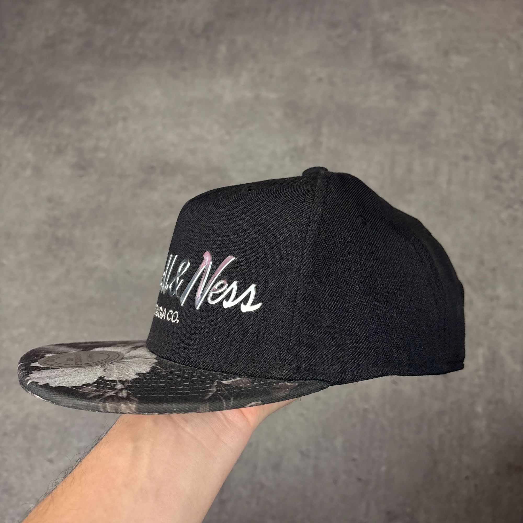 Mitchell & Ness Mitchell & Ness Nostalgia Co. Black Snapback Hat With Floral Size ONE SIZE - 5 Thumbnail