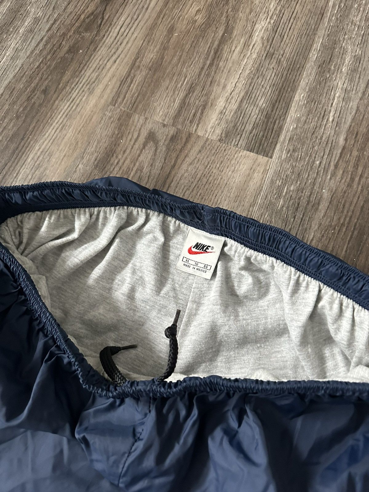 Vintage Vintage 90's Nike Baggy Nylon Trackpants Joggers Size US 36 / EU 52 - 4 Thumbnail