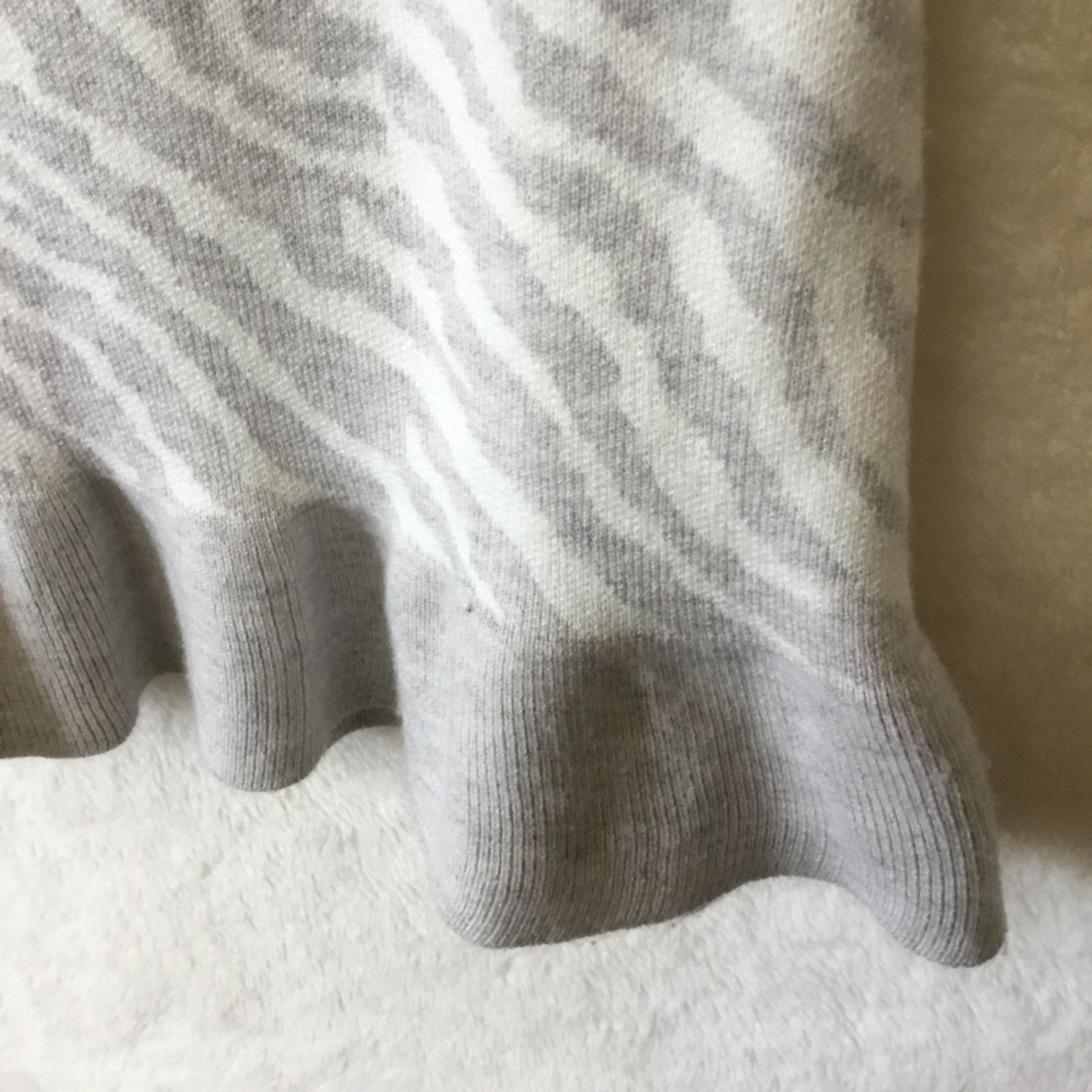Anthropologie Anthropologie Gray Zebra Ruffled Knit Skirt Size 30" / US 8 / IT 44 - 8 Thumbnail