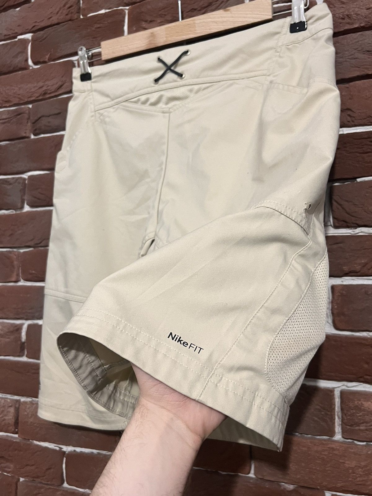 Nike Vintage Nike ACG Biege Cargo Shorts Rare Streetwear Hype Size US 32 / EU 48 - 4 Thumbnail
