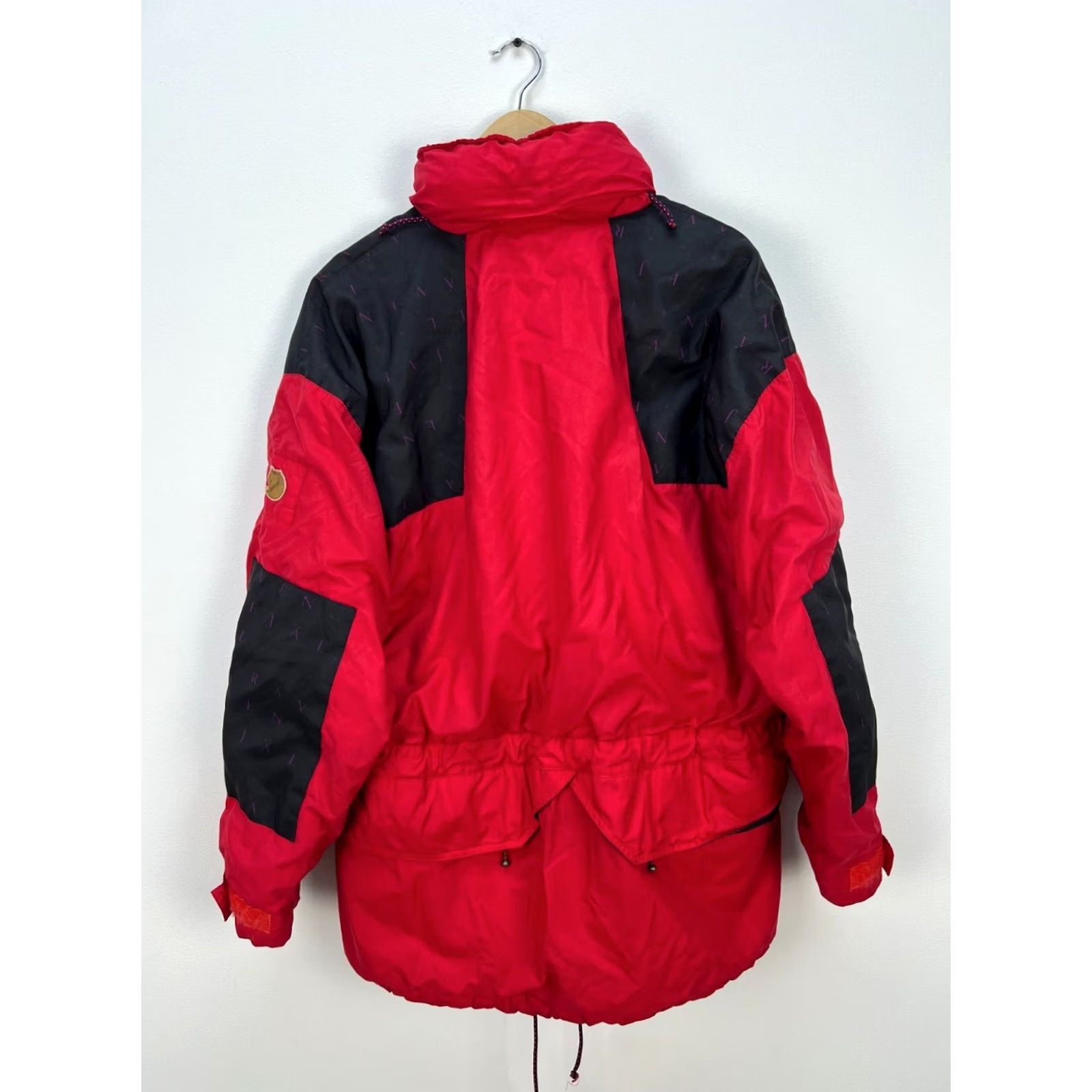 Vintage Fjällräven Vintage Gore-Tex Jacket Mens Size M Red 90s Windbreaker Jacket Mens M Vintage Size US M / EU 48-50 / 2 - 3 Thumbnail