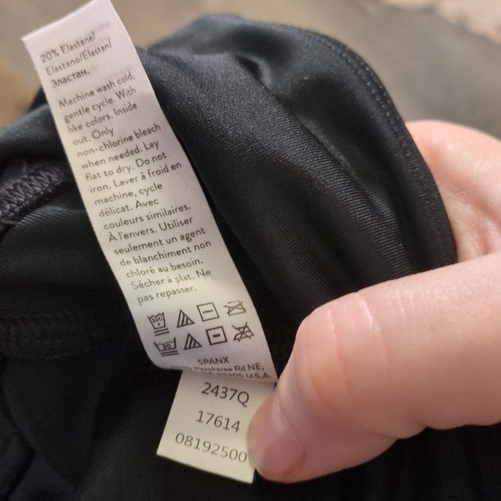 Spanx Spanx faux leather black leggings size medium petite Size 25" / US 0 / IT 36 - 4 Thumbnail
