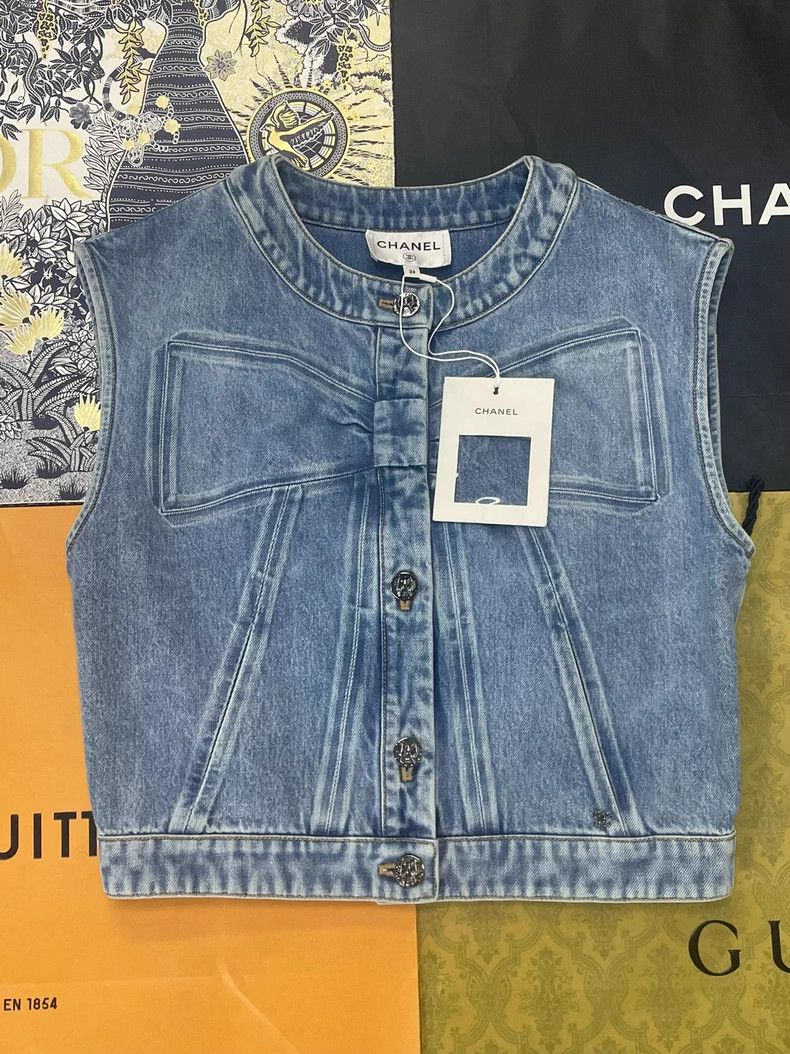 Chanel Chanel 25K bow blue denim vest Size XS / US 0-2 / IT 36-38 - 1 Thumbnail