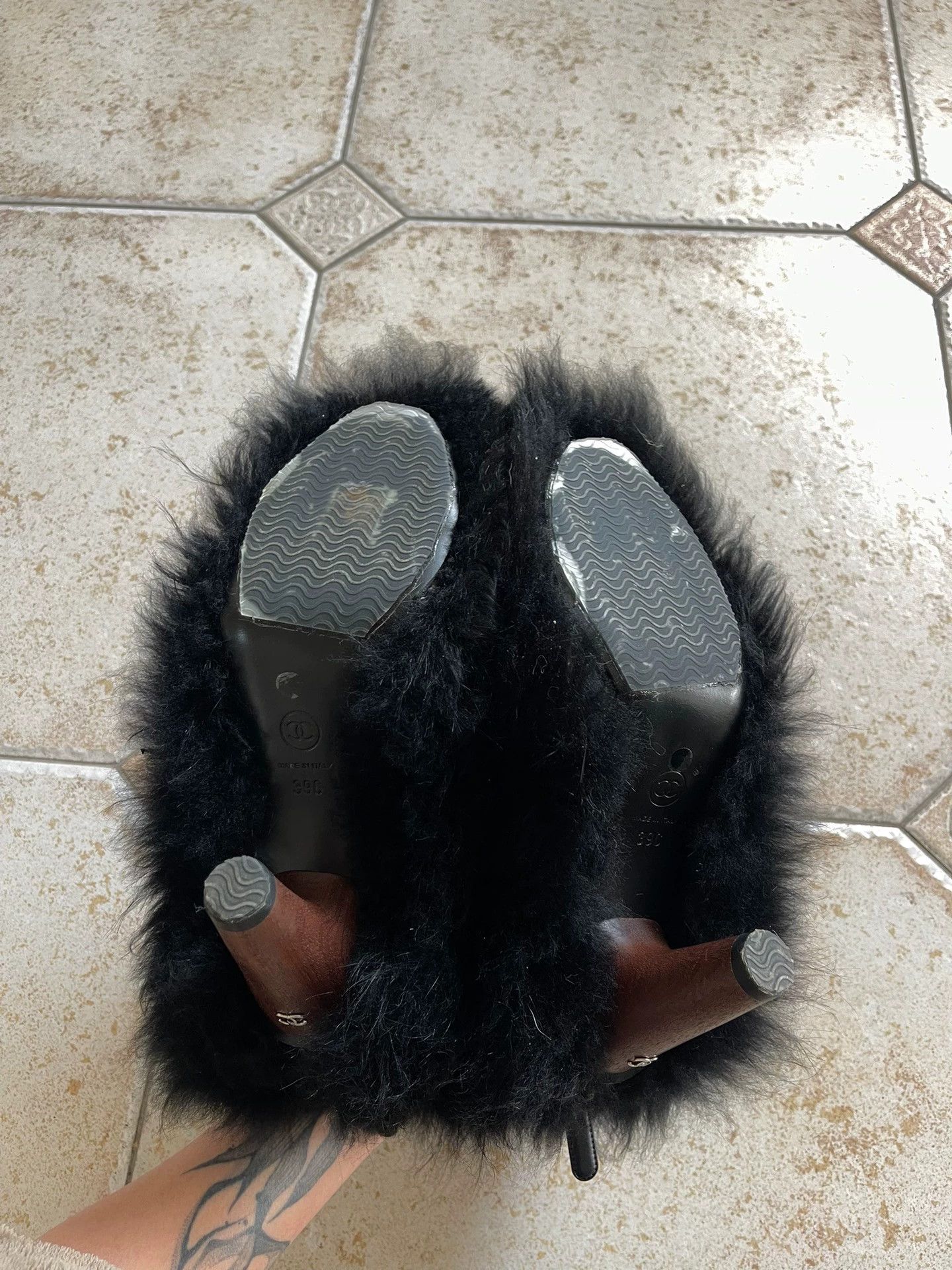 Chanel Chanel Glacier women's fur ankle boots black size 39 Size US 8.5 / IT 38.5 - 5 Thumbnail