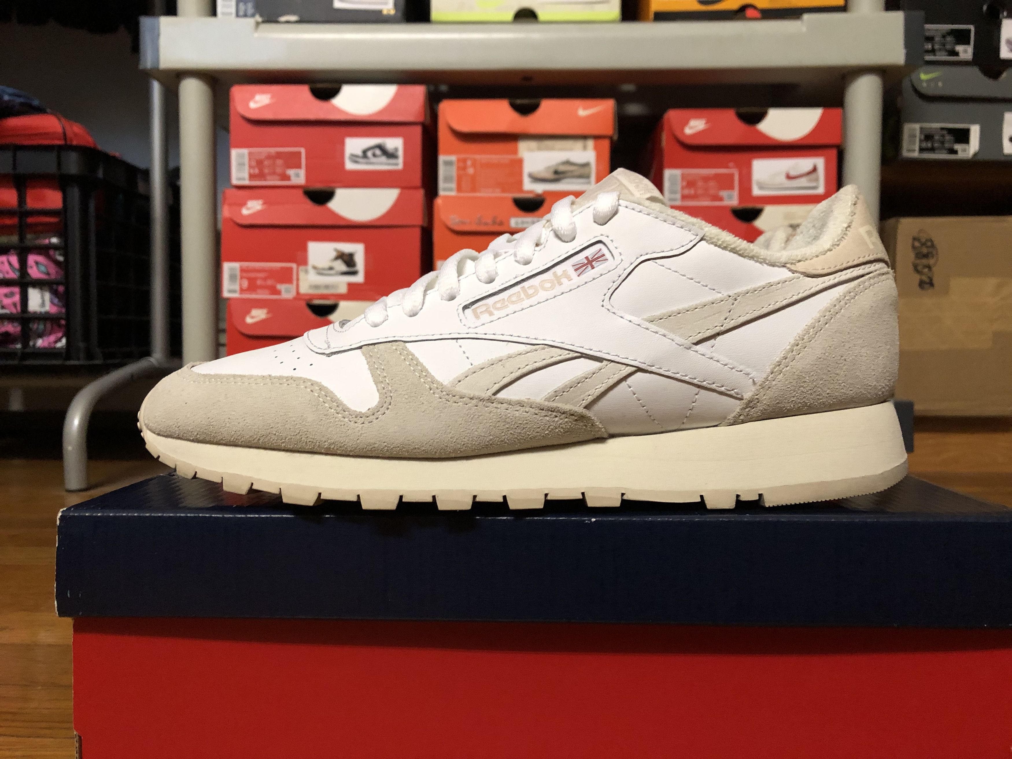 Reebok *USED* Men Reebok Classic Leather sz 9 White Chalk 100032772 Size US 9 / EU 42 - 2 Thumbnail