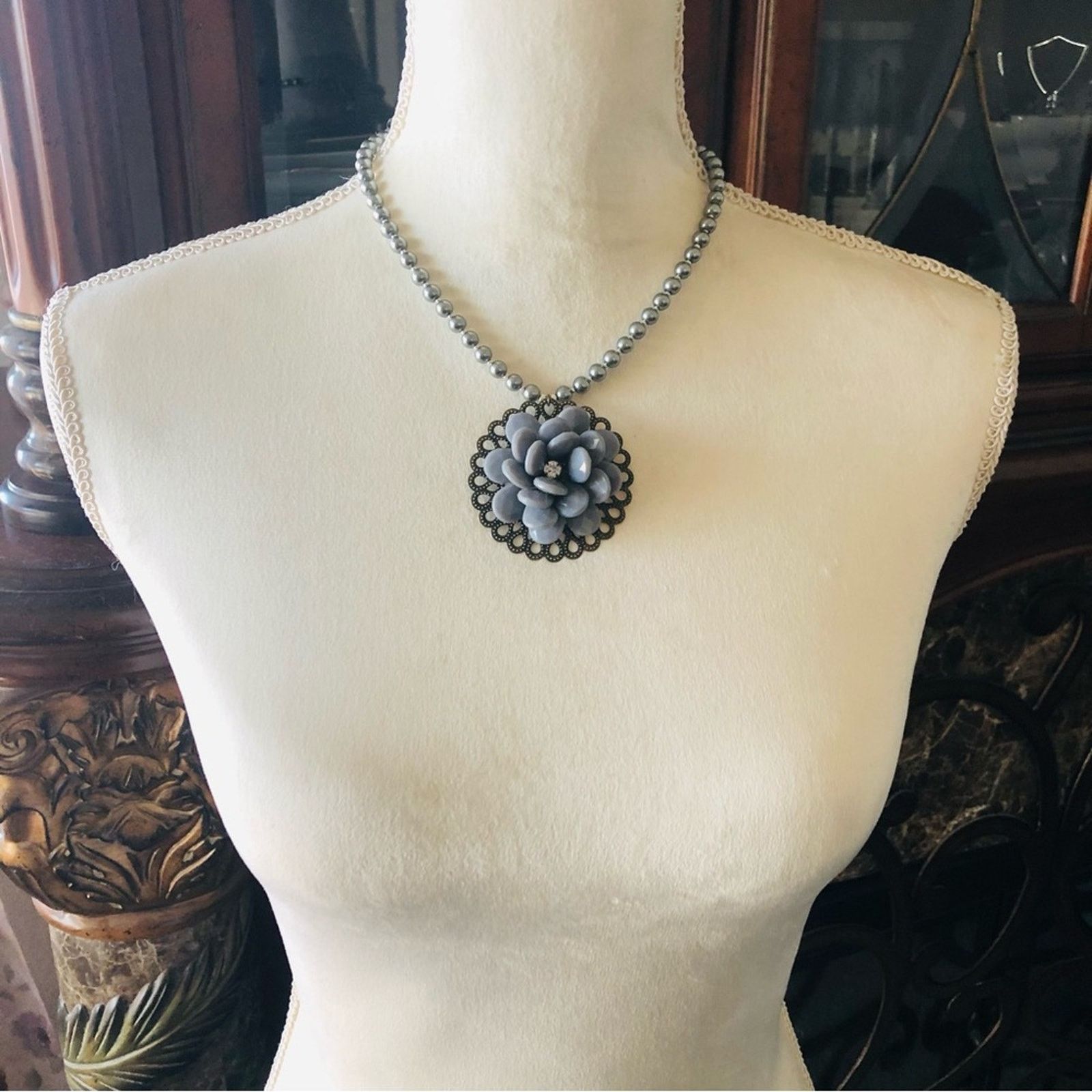 Handmade Handcrafted repurpose faceted floral Pearl necklace Size ONE SIZE - 5 Thumbnail