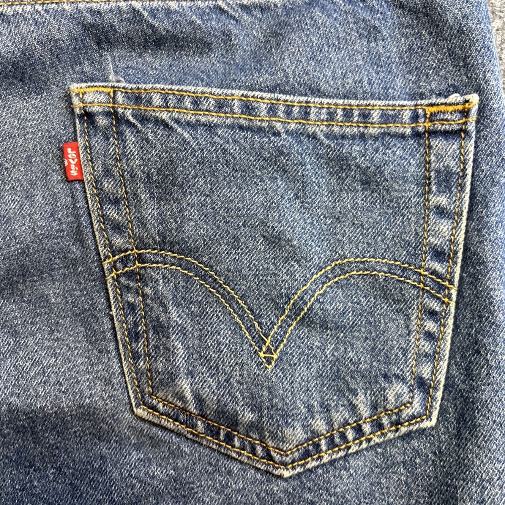 Levi's VINTAGE Levi's 550 Jean Shorts Mens 36 Relaxed Fit Blue Lightwash Denim Classic Shirt Size US 36 / EU 52 - 3 Thumbnail