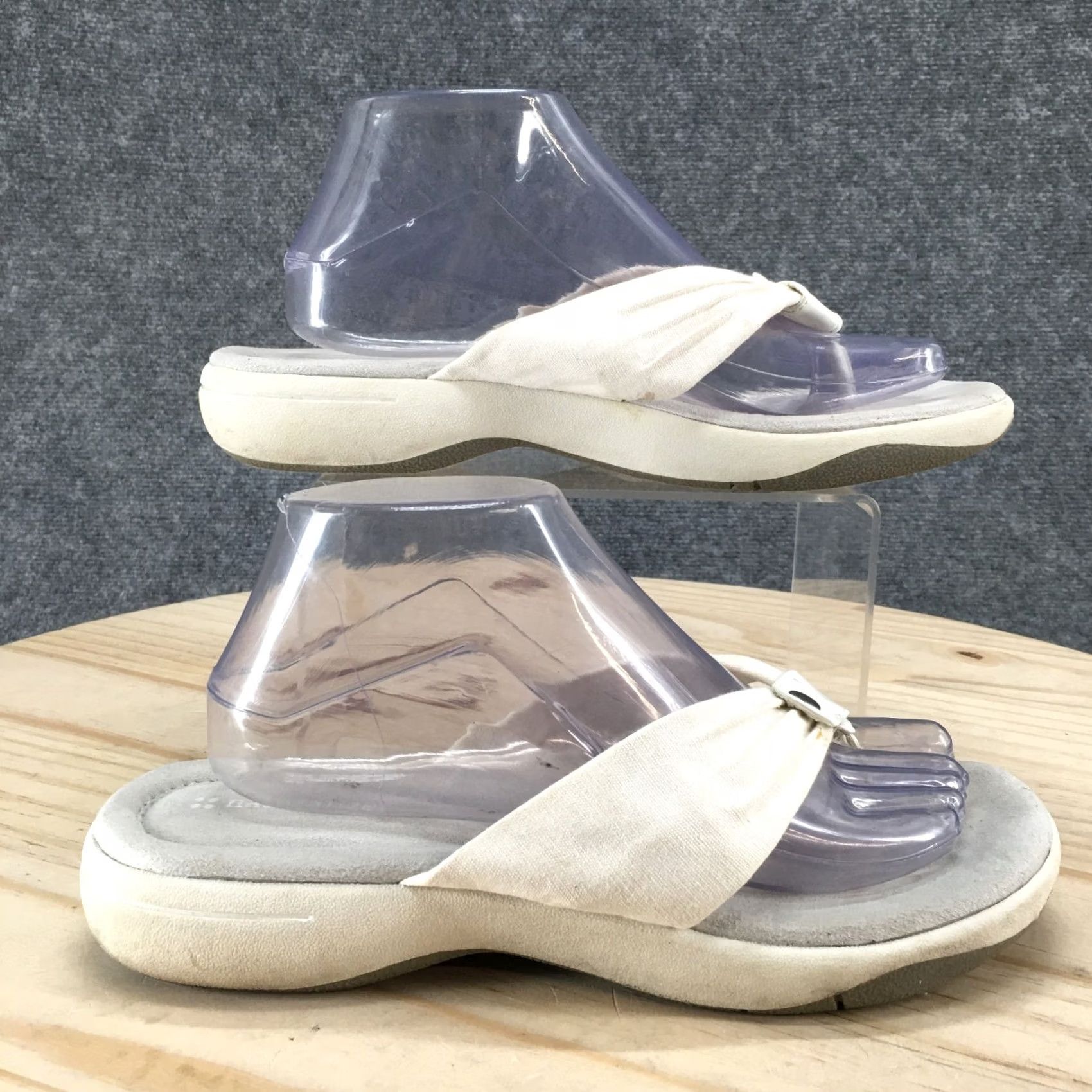Naturalizer Naturalizer Sandals Womens 9 Wide Corwin Thong White Casual Flat Size US 9 / IT 39 - 2 Thumbnail
