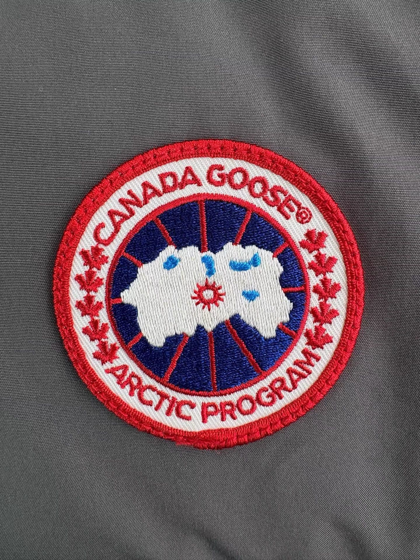 Canada Goose Canada Goose Unisex Down Vest K1 Size US M / EU 48-50 / 2 - 3 Thumbnail
