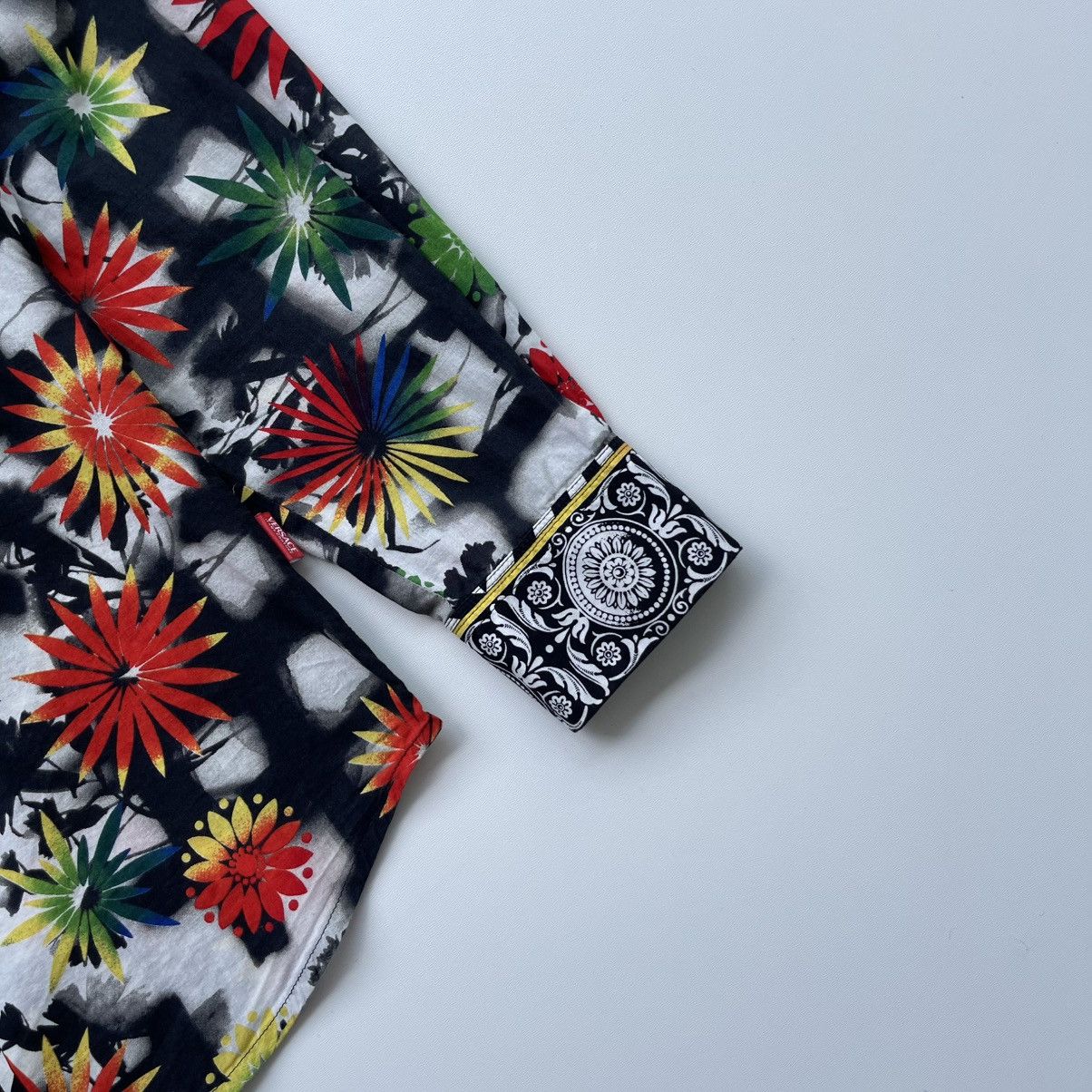 Versace Jeans Couture Versace Jeans Couture 90’s Flowers Printed Button Ups Shirt Size US XL / EU 56 / 4 - 4 Thumbnail