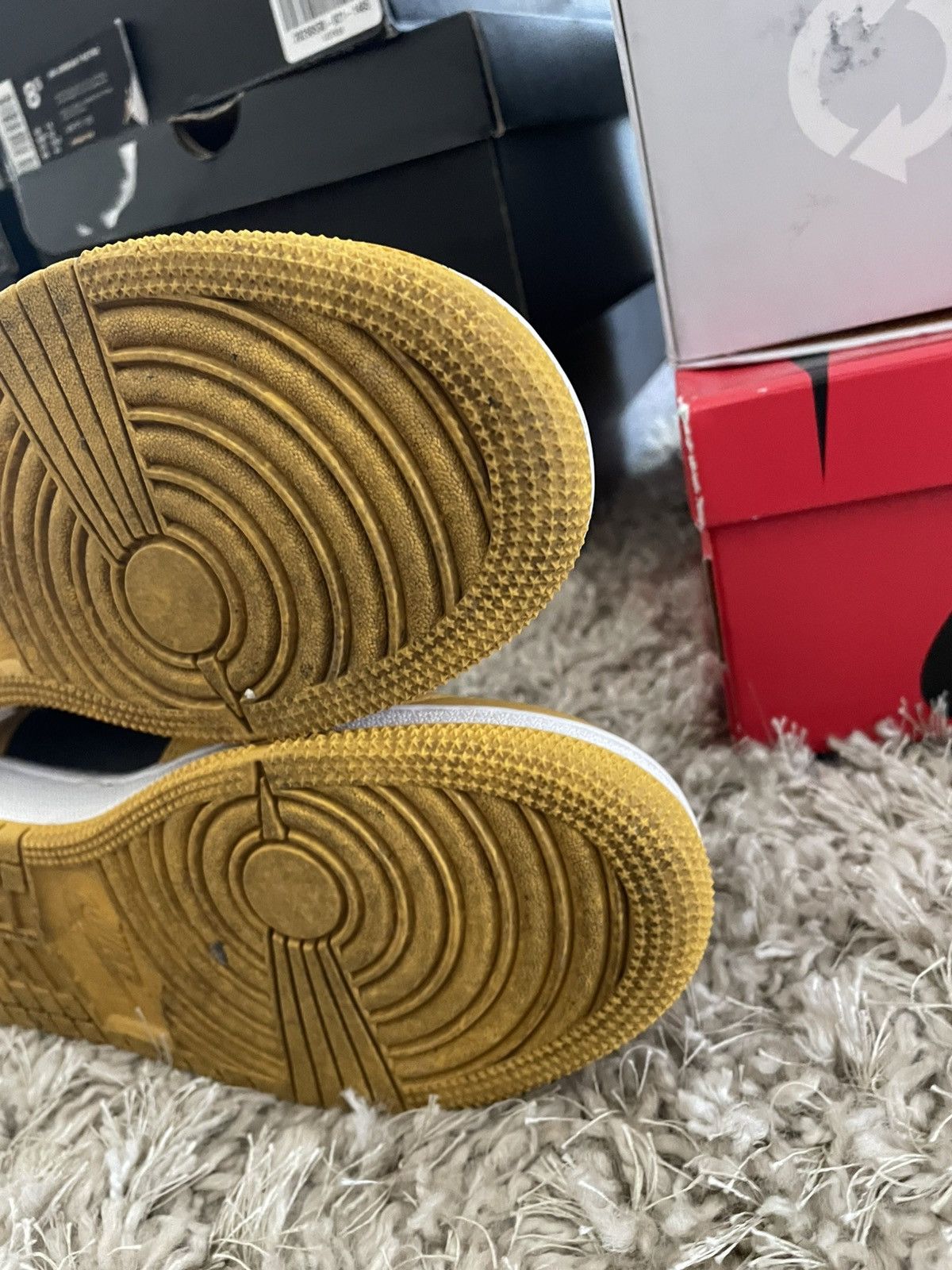 Jordan Brand Jordan 1 pollen GS Size US 7 / EU 40 - 8 Thumbnail