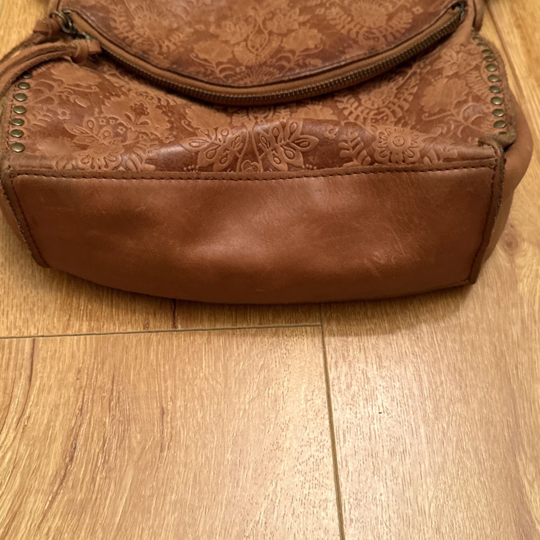 The Sak VINTAGE The SAK Women’s Silverlake Leather Crossbody Bag Tooled Leather Boho Purse Size ONE SIZE - 6 Thumbnail