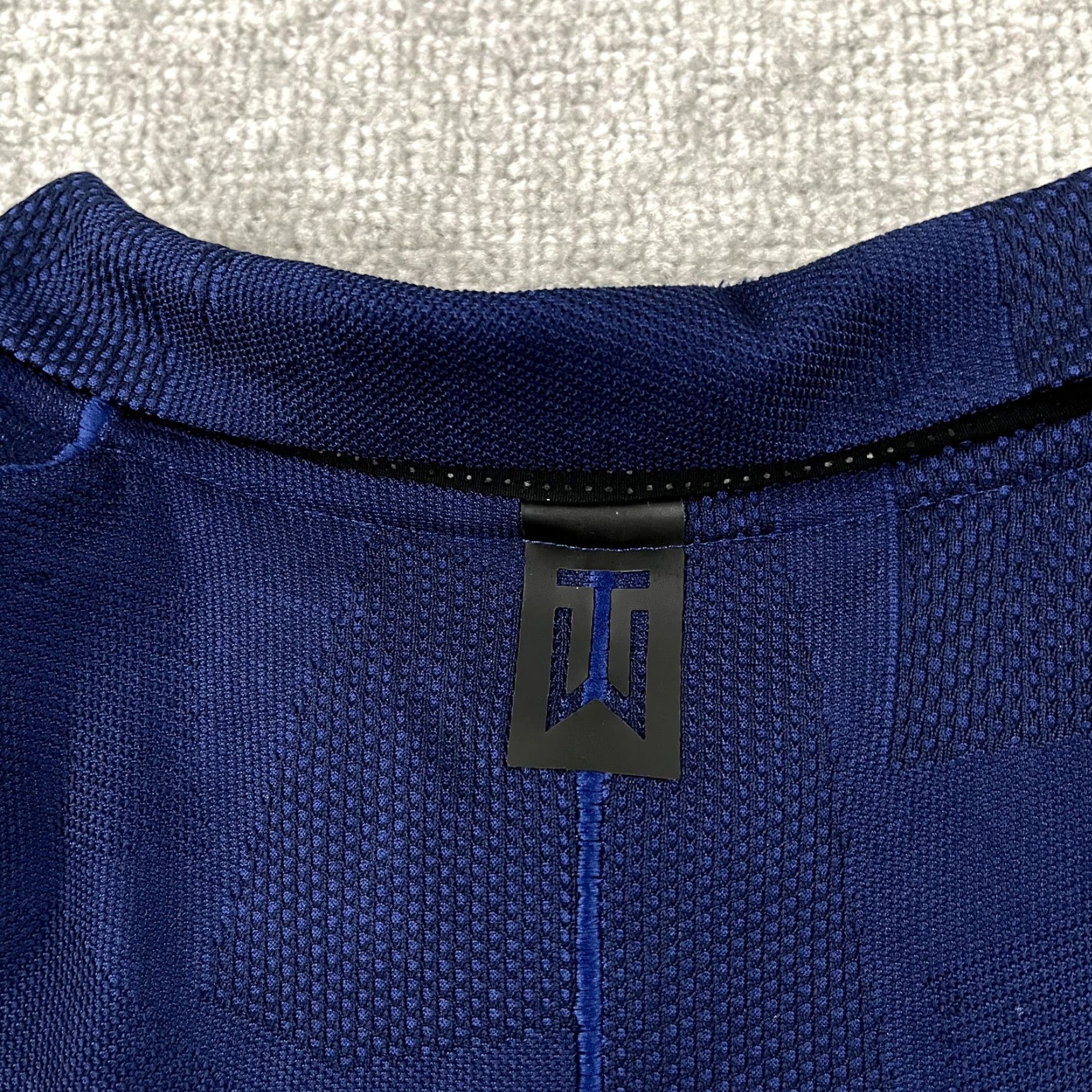 Nike VINTAGE Nike Tiger Woods Polo Shirt Mens Large Blue Geometric Snap Collar Golf S/S Size US L / EU 52-54 / 3 - 3 Thumbnail