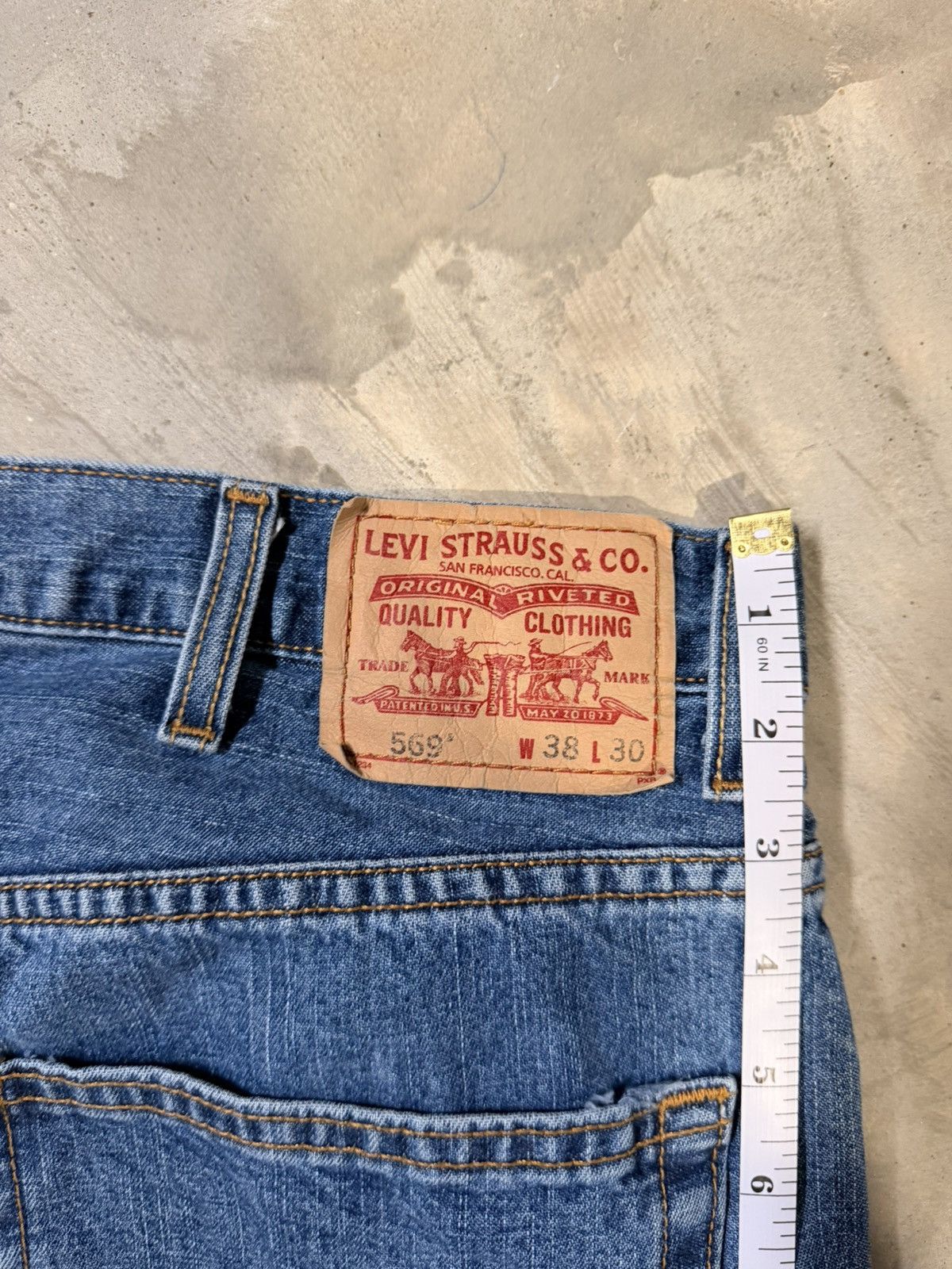 Levi's Vintage Clothing LEVIS DISTRESSED 569 DENIM Size US 38 / EU 54 - 2 Thumbnail