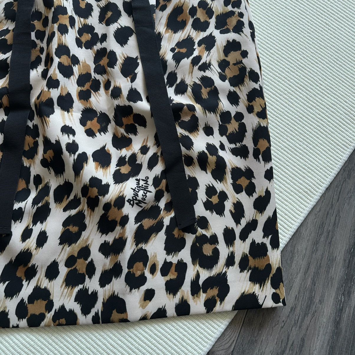 Boutique Moschino Boutique Moschino Leopard Printed Pencil Skirt Size 28" / US 6 / IT 42 - 2 Thumbnail