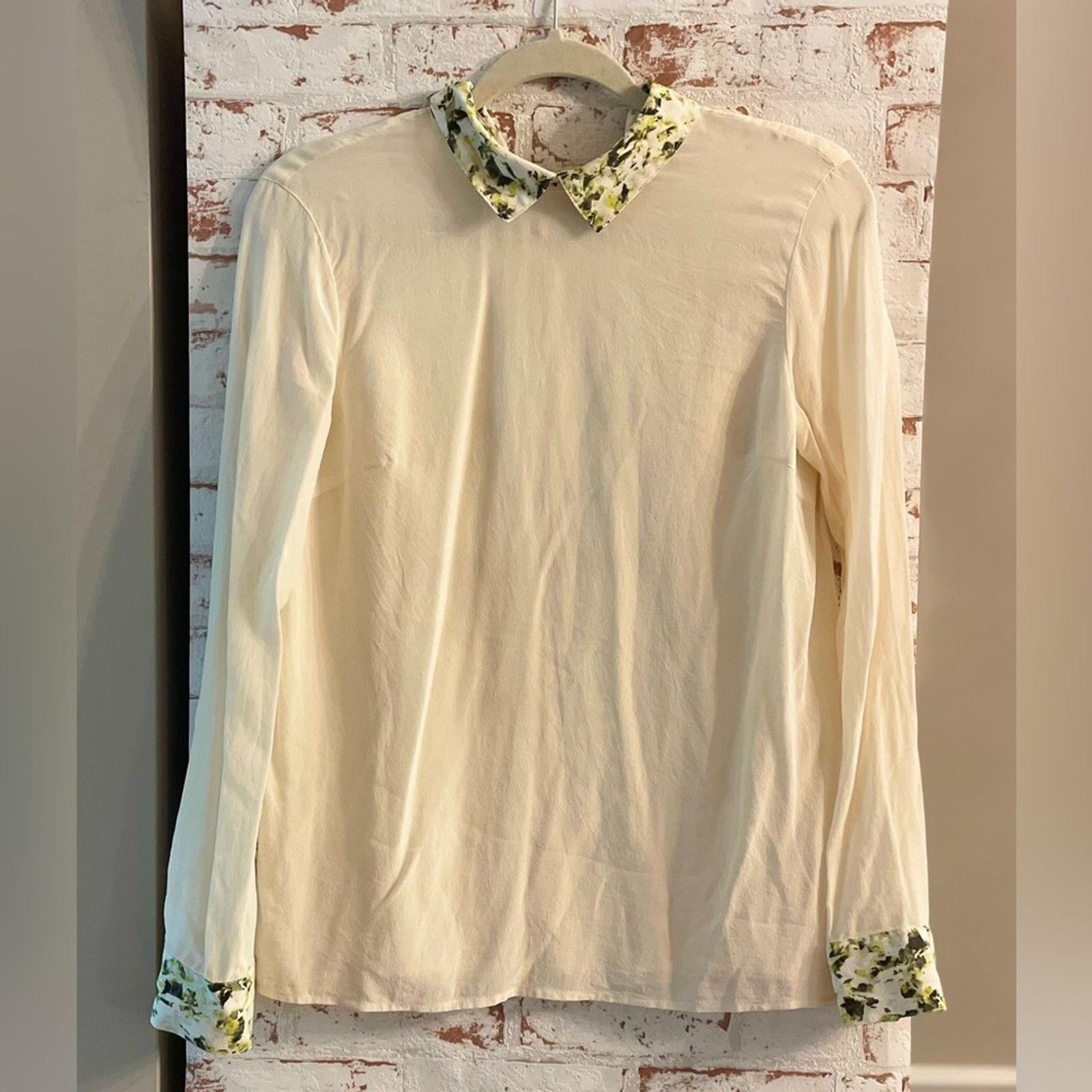 Club Monaco Club Monaco White Silk Blouse with Floral Accents Size S / US 4 / IT 40 - 1 Thumbnail