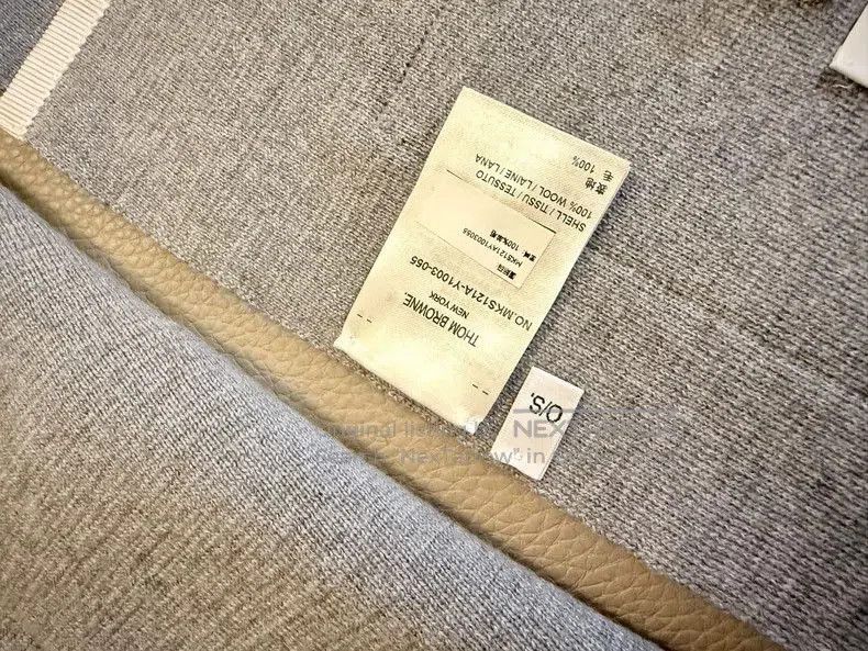 Thom Browne Thom Browne Striped Scarf with Pockets. Size ONE SIZE - 4 Thumbnail