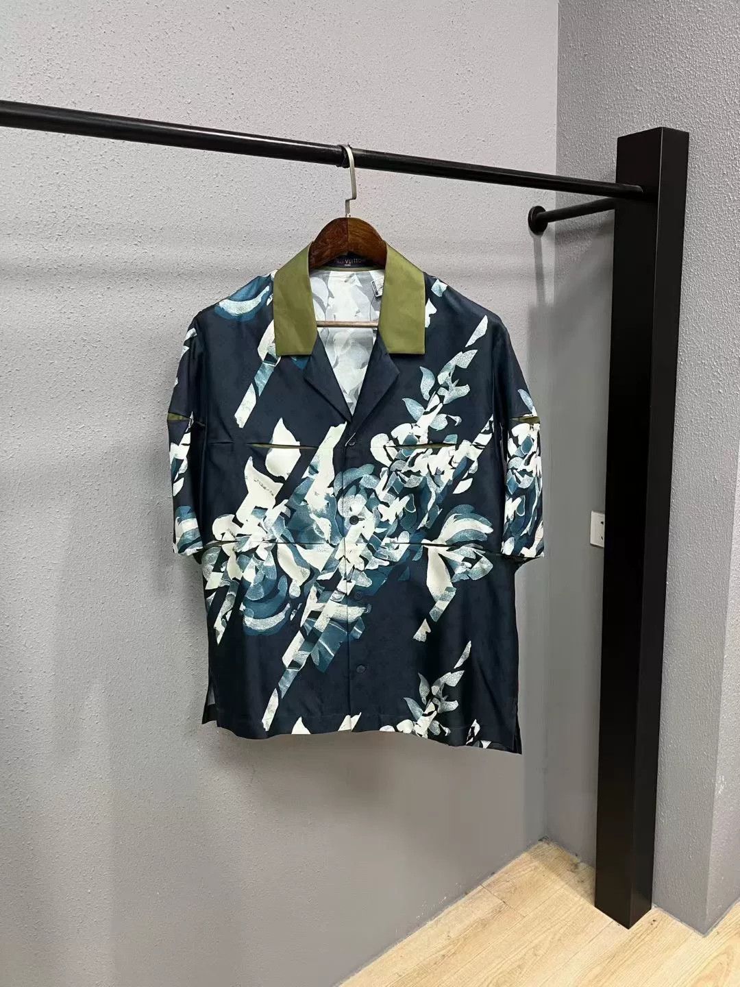 Yayoi Kusama Louis Vuitton Yayoi Kusama All-Over Print Shirt Size US M / EU 48-50 / 2 - 1 Thumbnail