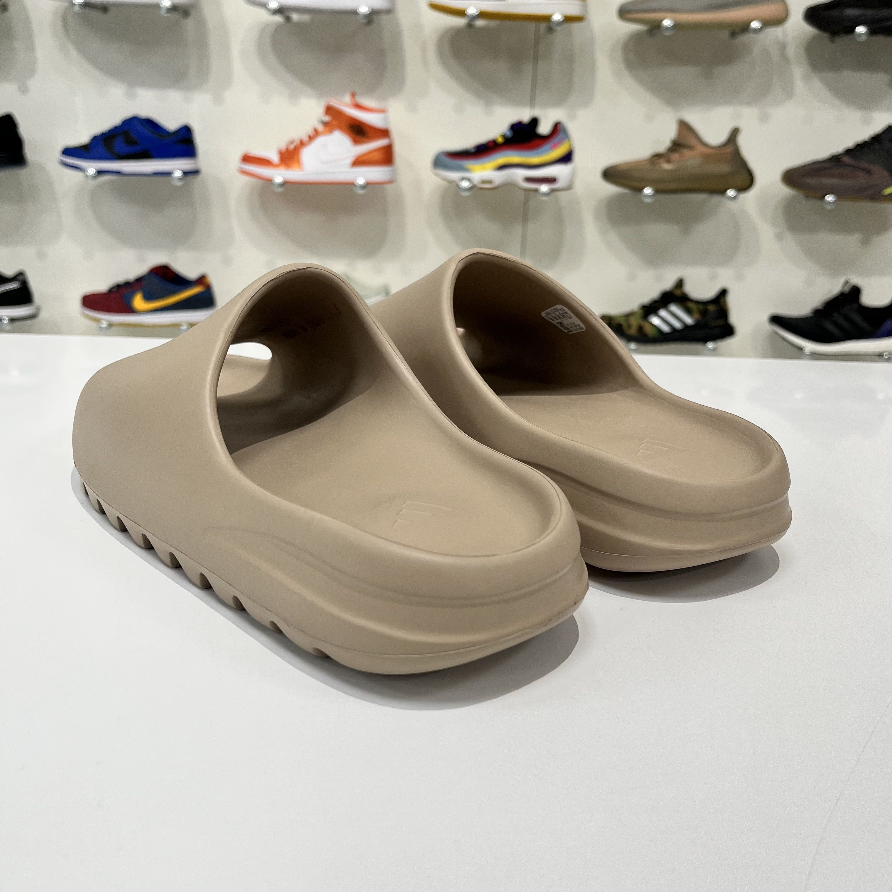 Adidas Adidas Yeezy Slide Pure (First Release) Size US 10 / EU 43 - 4 Thumbnail