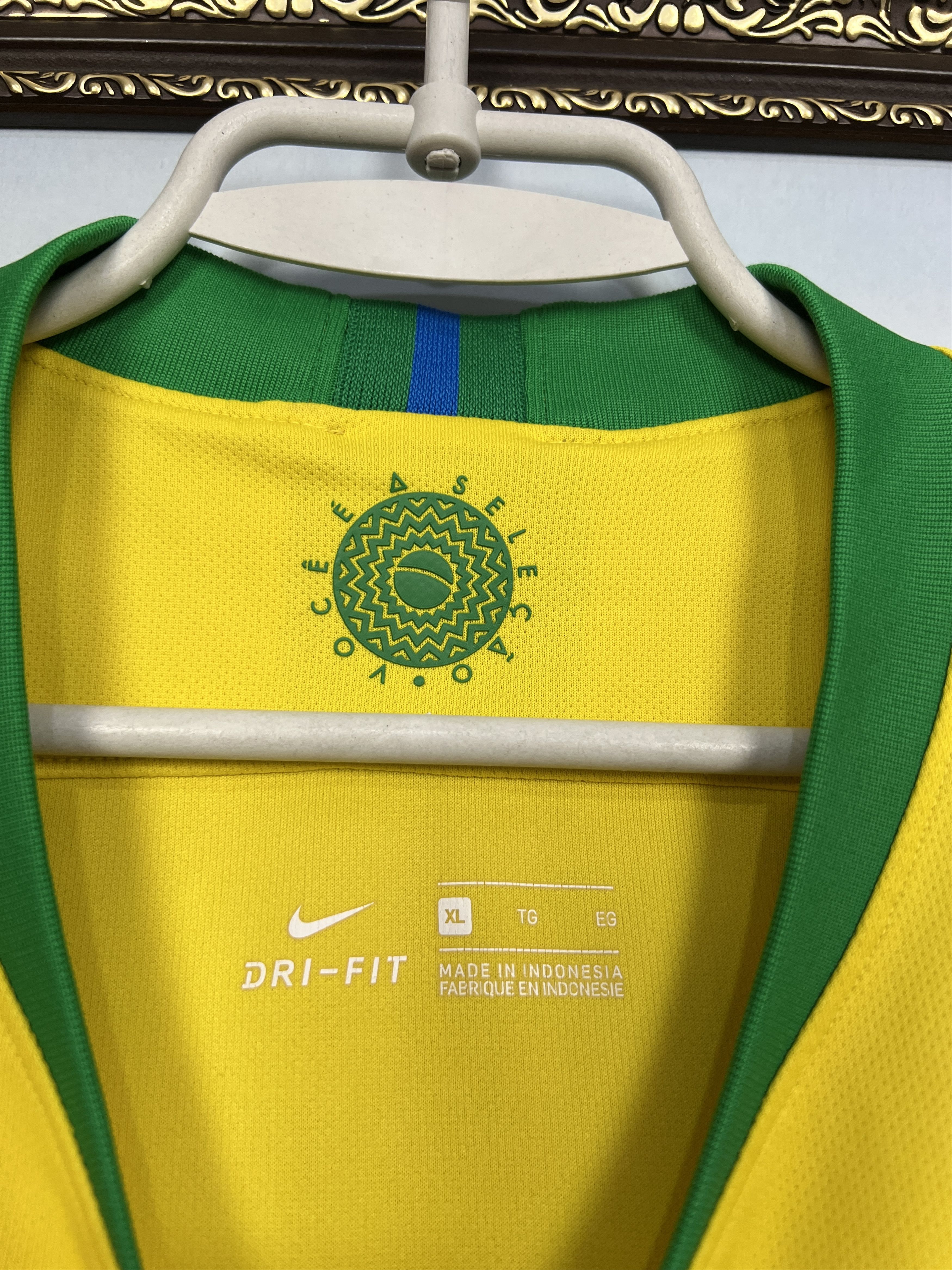 Nike Brazil Home football shirt Soccer Jersey National Trikot Size US XL / EU 56 / 4 - 6 Thumbnail