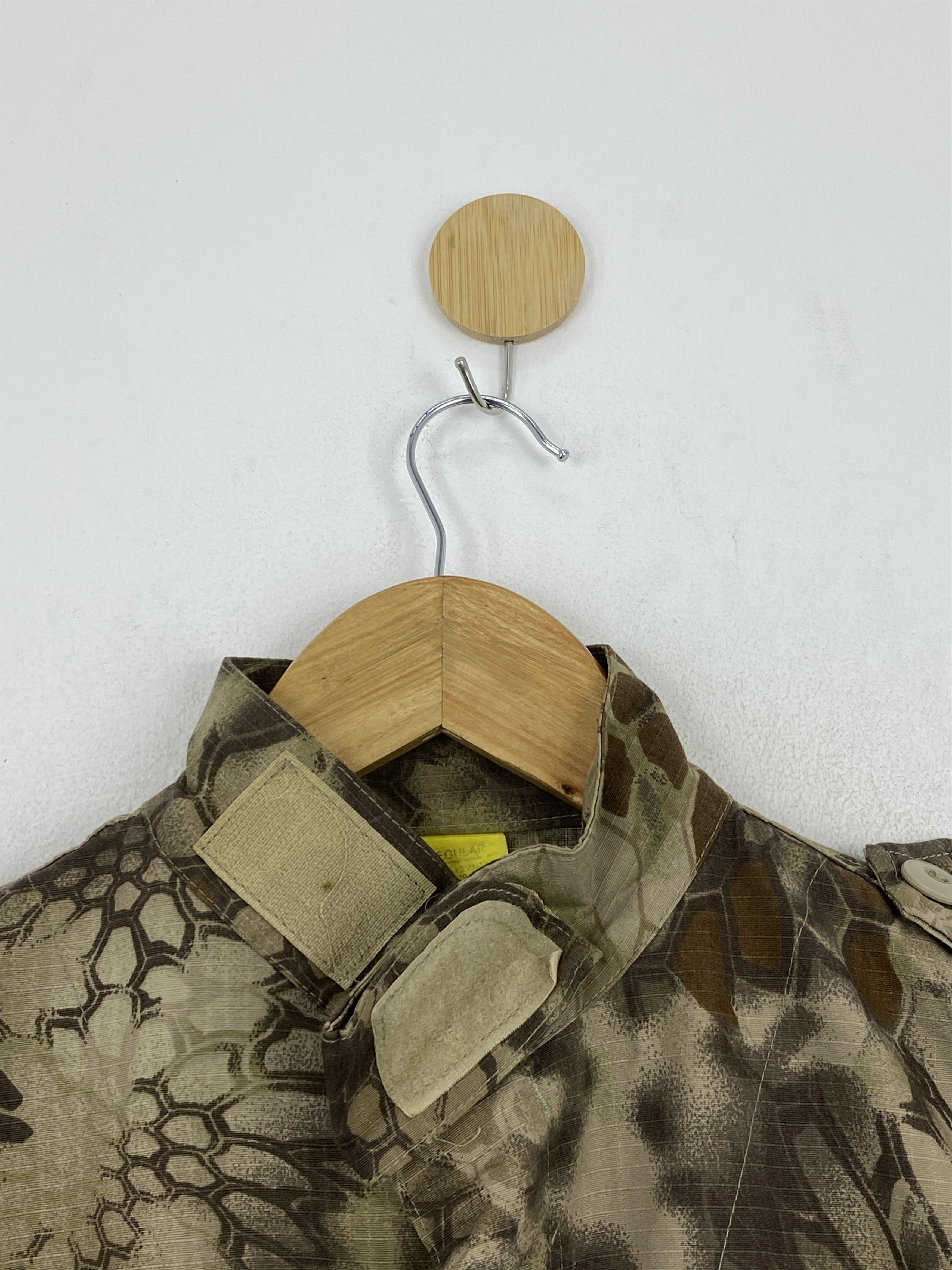 Vintage Vintage Military Camouflage Army Issue Tactical Jacket J1895 Size US L / EU 52-54 / 3 - 7 Thumbnail