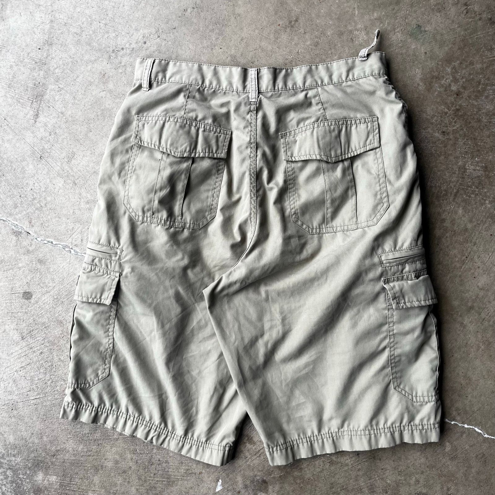 Vintage VINTAGE BILLABONG CARGO SHORTS Y2K 00S SKATE GRUNGE BAGGY 32 Size US 32 / EU 48 - 1 Thumbnail