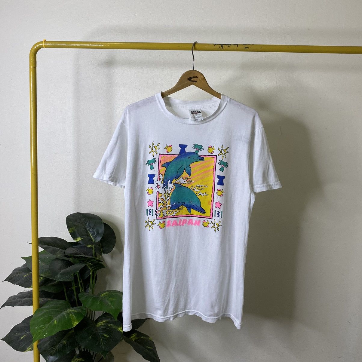 Vintage Vintage 90s Hawaii Saipan Pop Art Keith Haring Style Tee Size US M / EU 48-50 / 2 - 1 Thumbnail