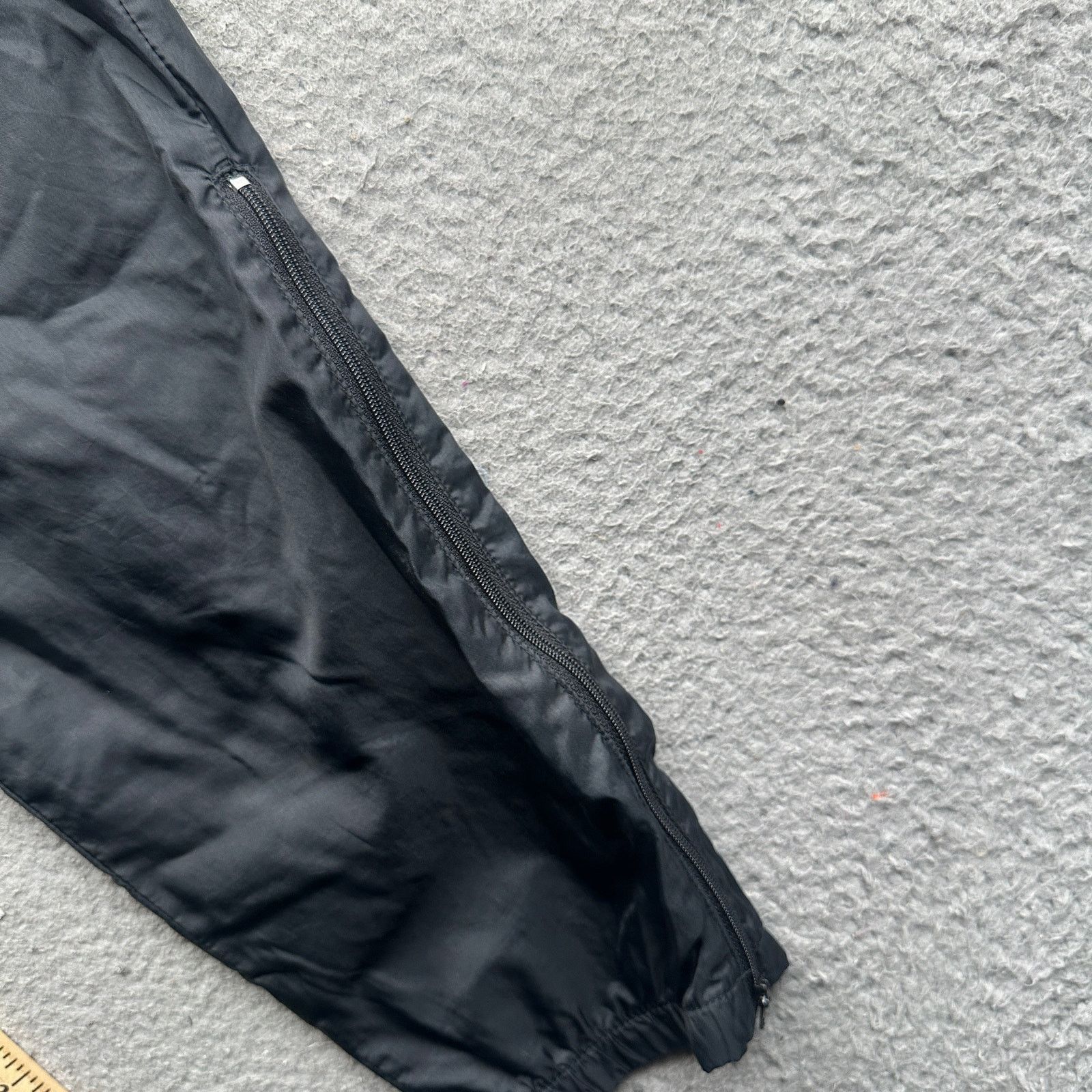 Nike Vintage 90s Nike Gray Tag Windbreaker Pants Mens Large Black Size US 35 - 4 Thumbnail