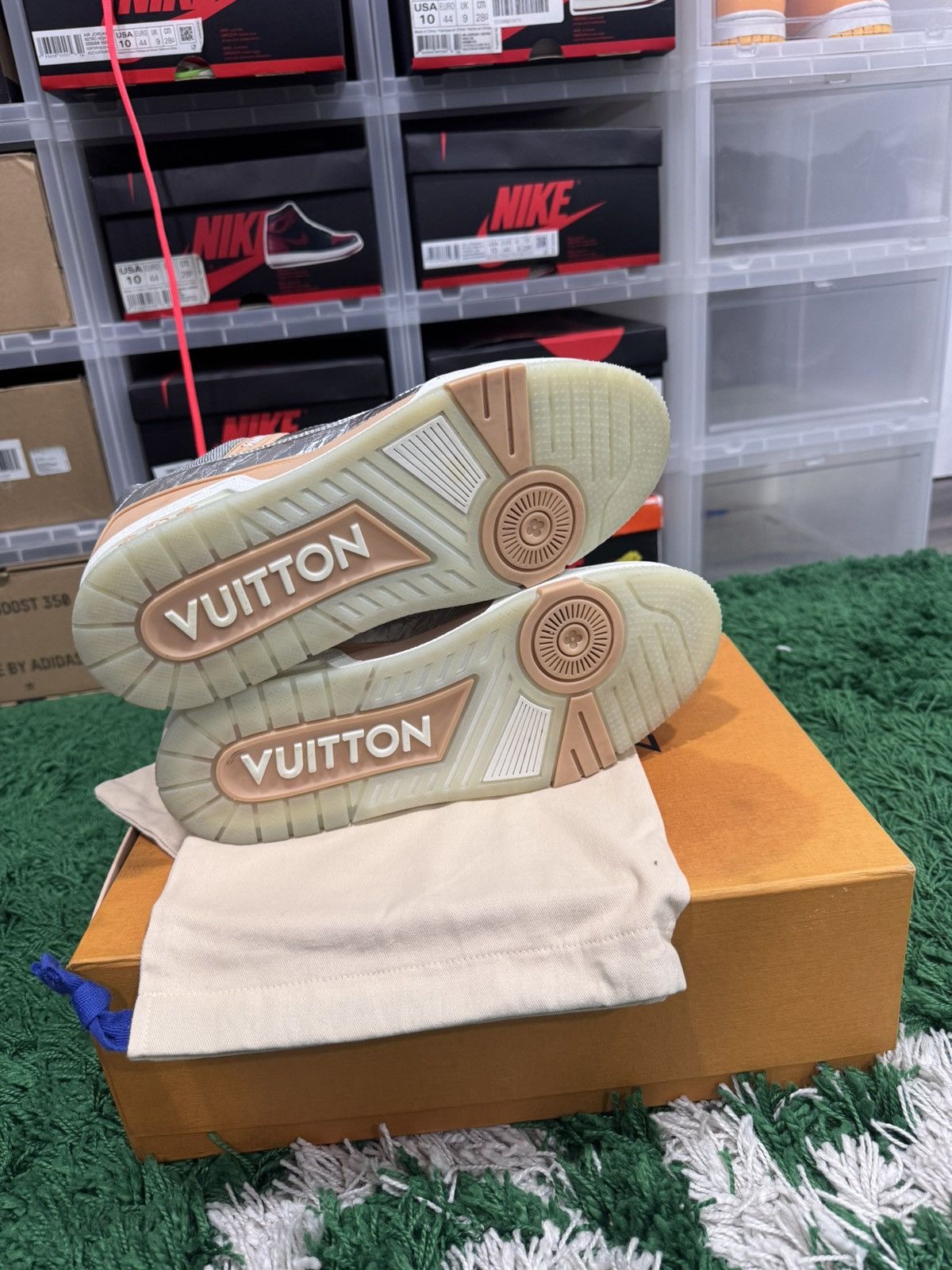 Louis Vuitton Louis Vuitton Trainer Sneaker (7.5LV/ 9US) Size US 9 / EU 42 - 7 Thumbnail
