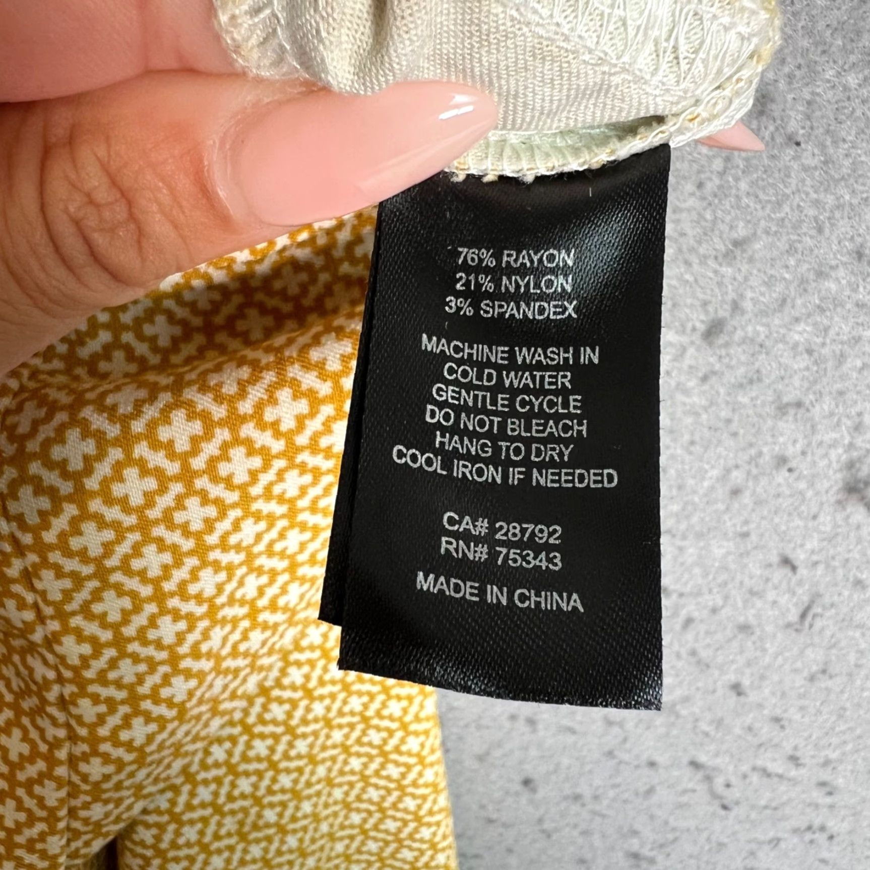 Cynthia Rowley VINTAGE Cynthia Rowley Womens Ankle Pants Size 6 Straight Leg Yellow Geometric Pattern Summer Season Size 28" / US 6 / IT 42 - 4 Thumbnail