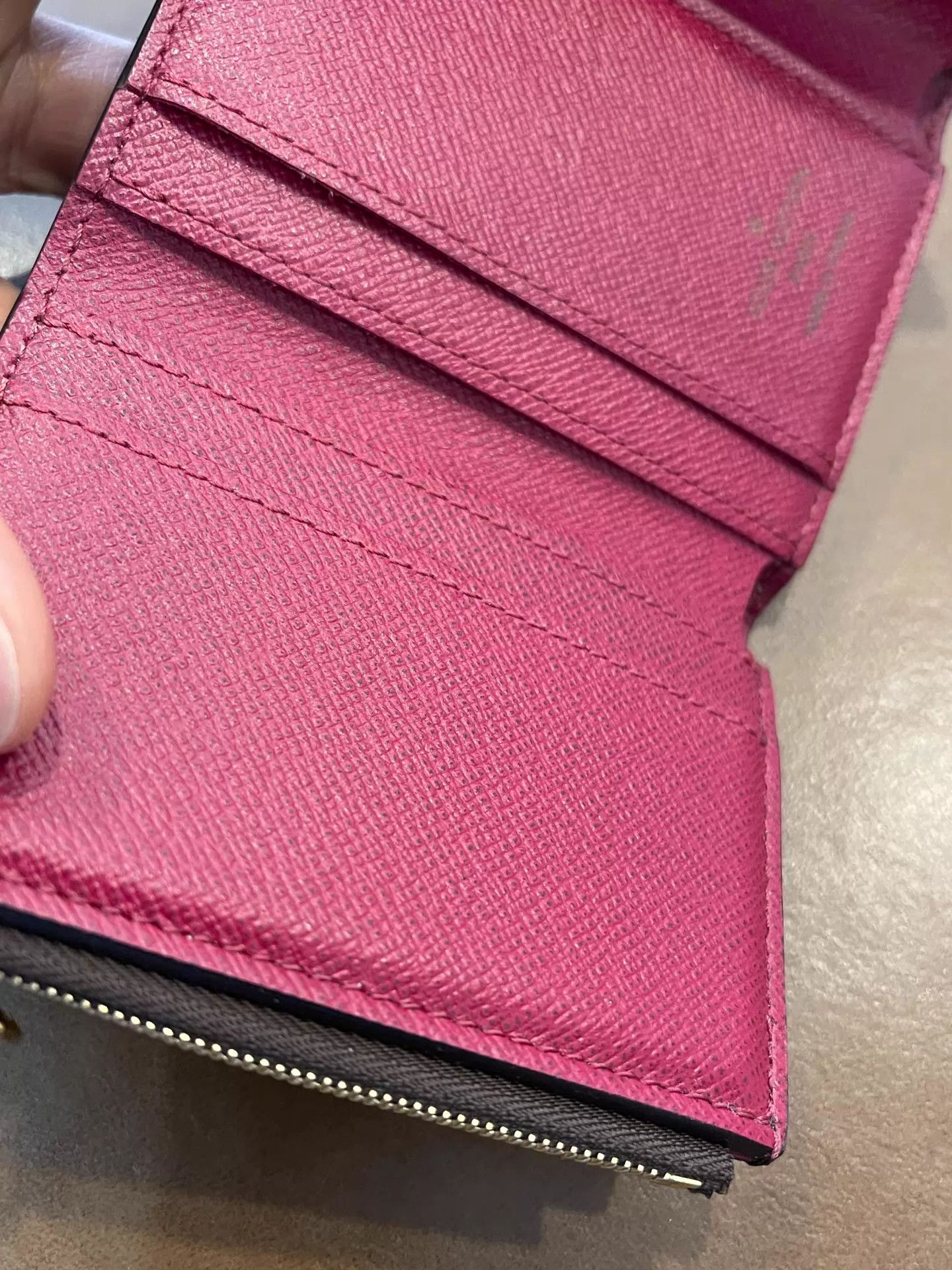 Louis Vuitton LV tri-fold monogram cherry red card holder Size ONE SIZE - 6 Thumbnail