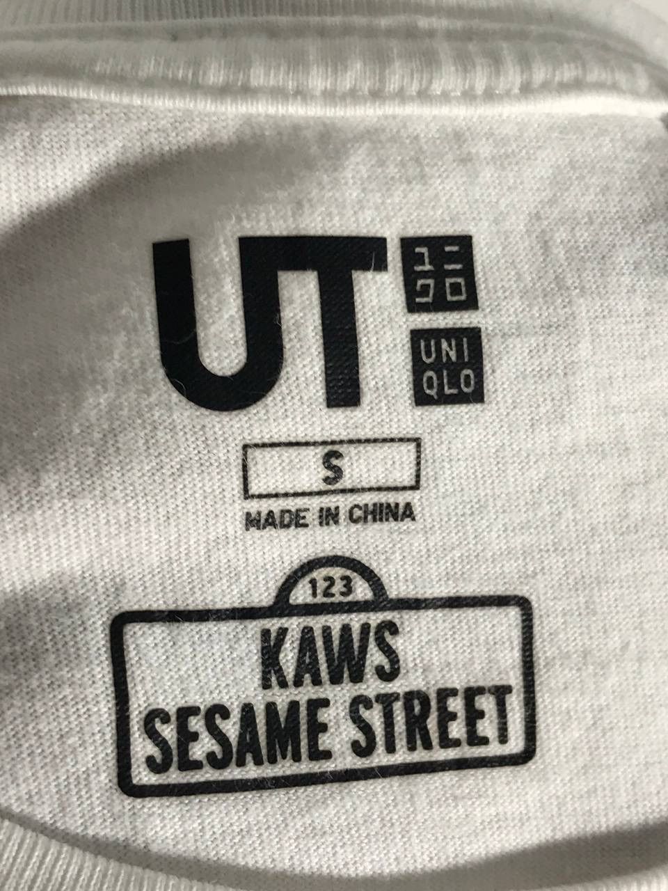 Kaws × Uniqlo sesame street cartoon Size US S / EU 44-46 / 1 - 4 Thumbnail