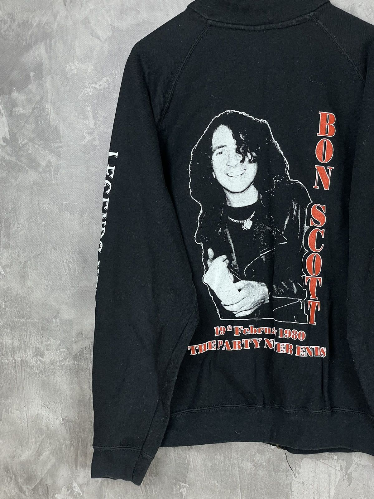 Band Tees × Vintage Vintage 90s Bon Scott Band Metal Rock Zip Up Sweatshirt Size US L / EU 52-54 / 3 - 11 Thumbnail