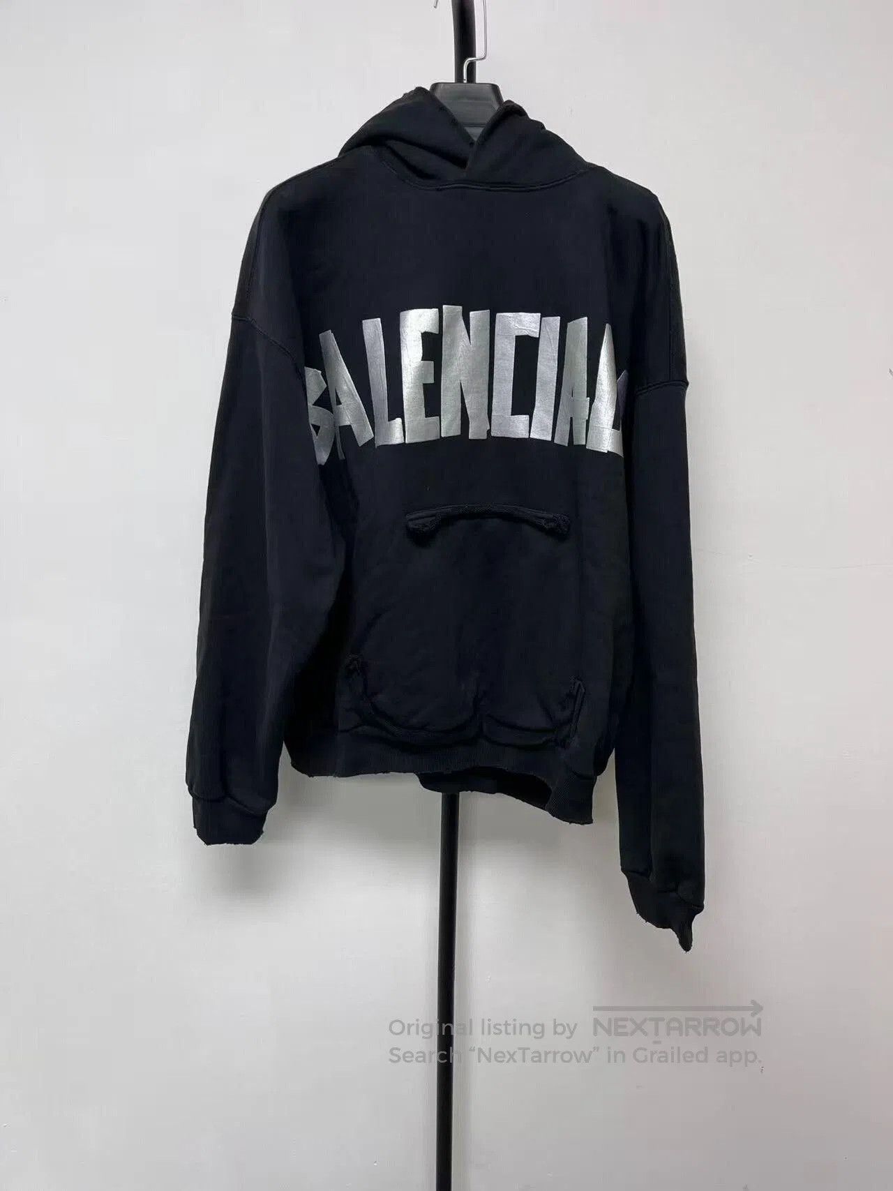 Balenciaga balenciaga logo hooded sweatshirt in black. Size US XXS / EU 40 - 1 Thumbnail