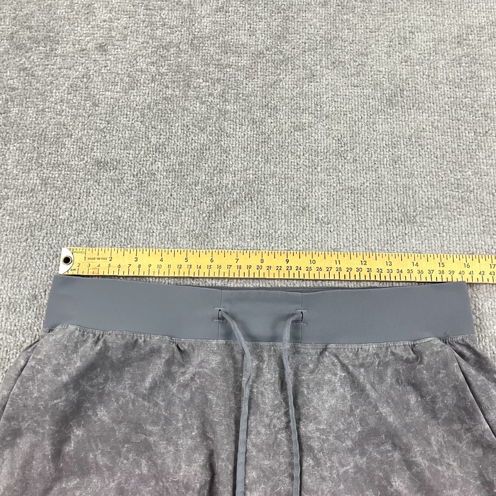 Lululemon VINTAGE Lululemon T.H.E Shorts Mens Large / 9" Linerless Gray Gravel Dust Active M7ARAS Size US 31 - 7 Thumbnail