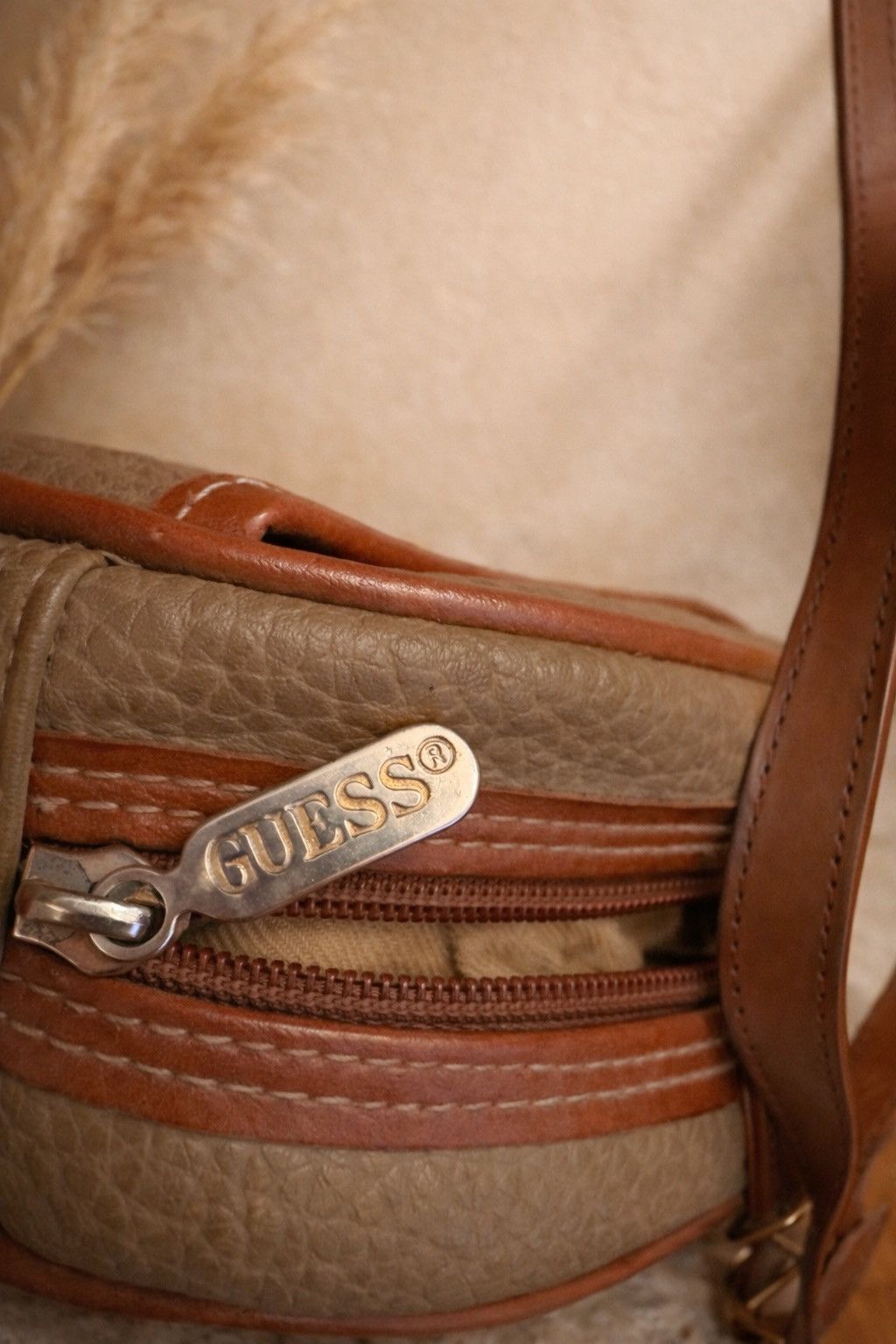 Guess Vintage 90s GUESS Crossbody Bag Tan Brown Y2K Shoulder Purse Size ONE SIZE - 5 Thumbnail