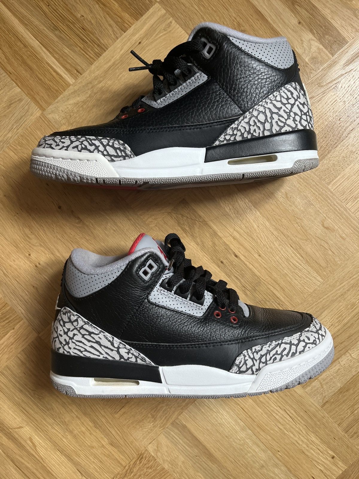 Jordan Brand Air Jordan 3 retro OG black cement Size US 5 / EU 37 - 6 Thumbnail