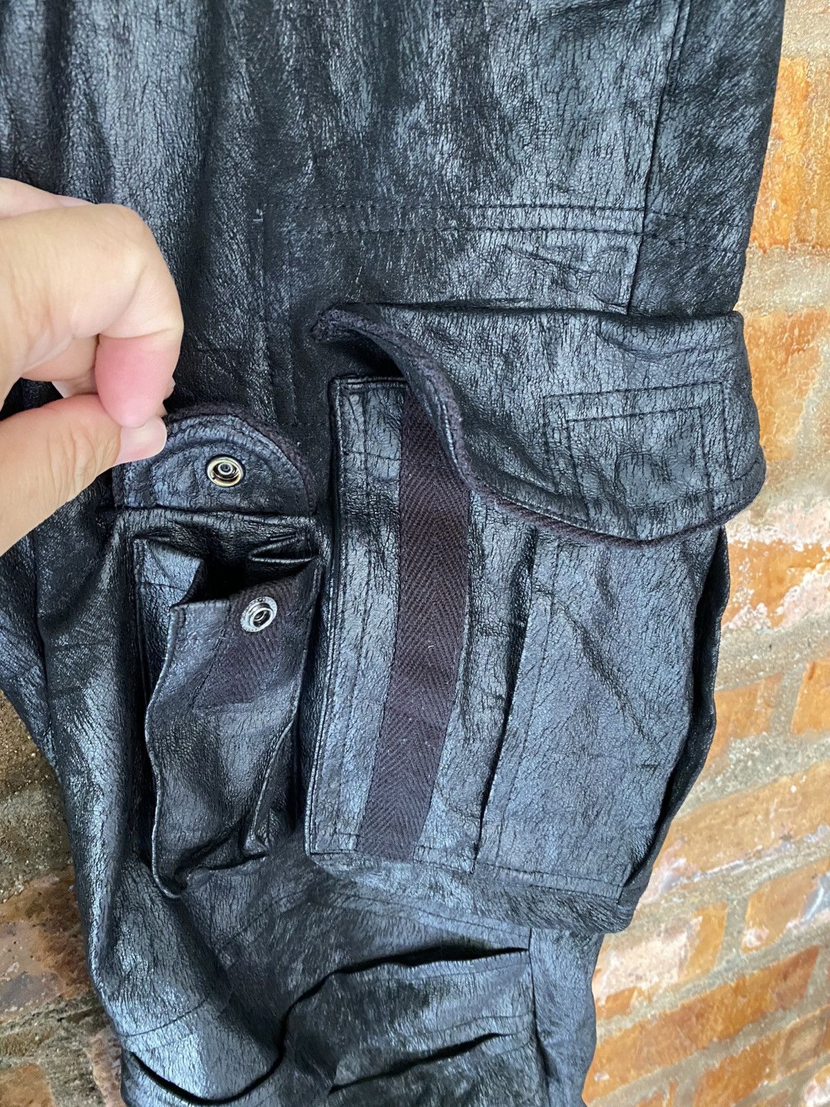 Tornado Mart 2000s Tornado Mart Bondage Textured Gas Mask Cargo Shorts Size US 31 - 10 Thumbnail